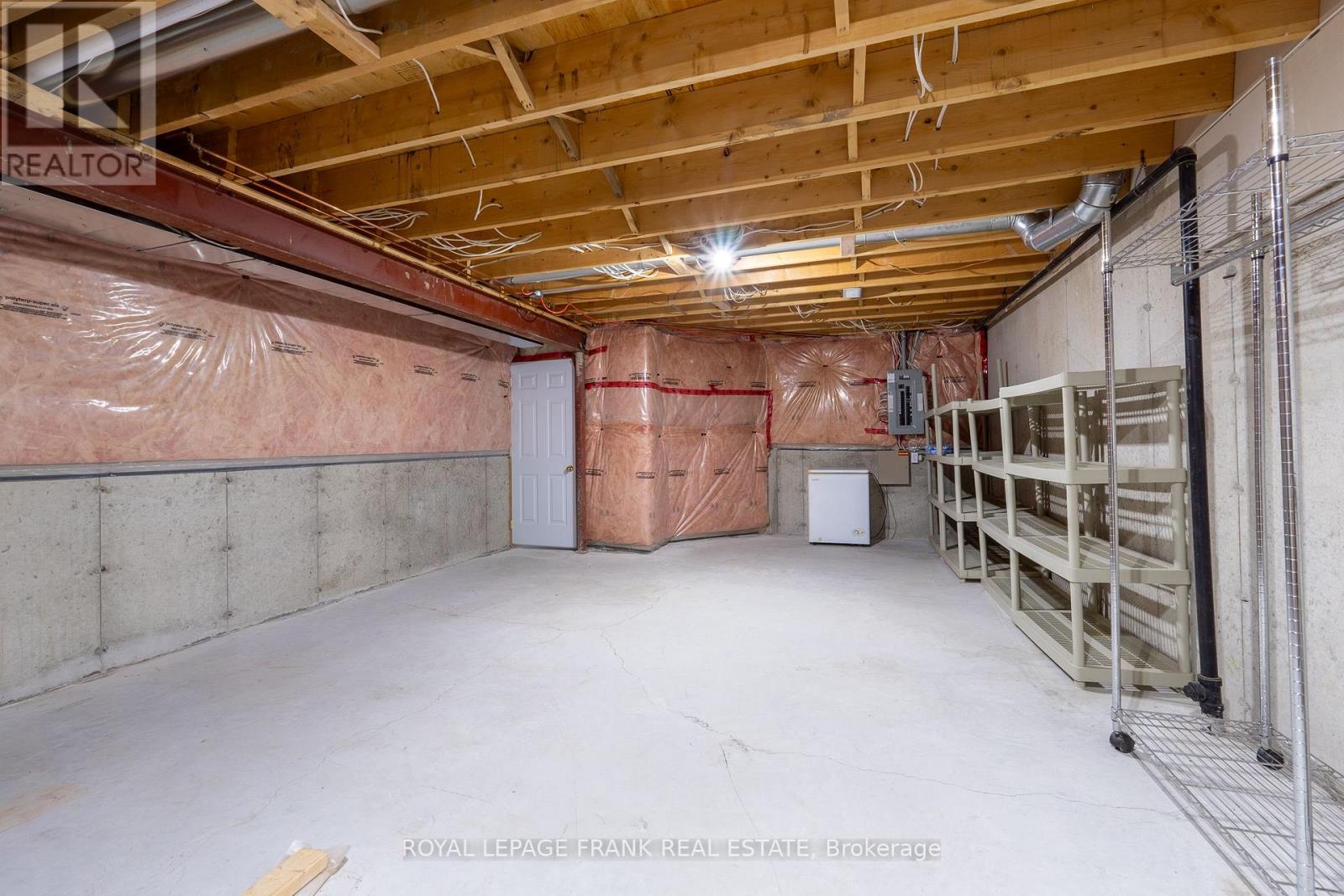 9 Eglington Street, Kawartha Lakes (Lindsay), Ontario  K9V 6K6 - Photo 24 - X12147941