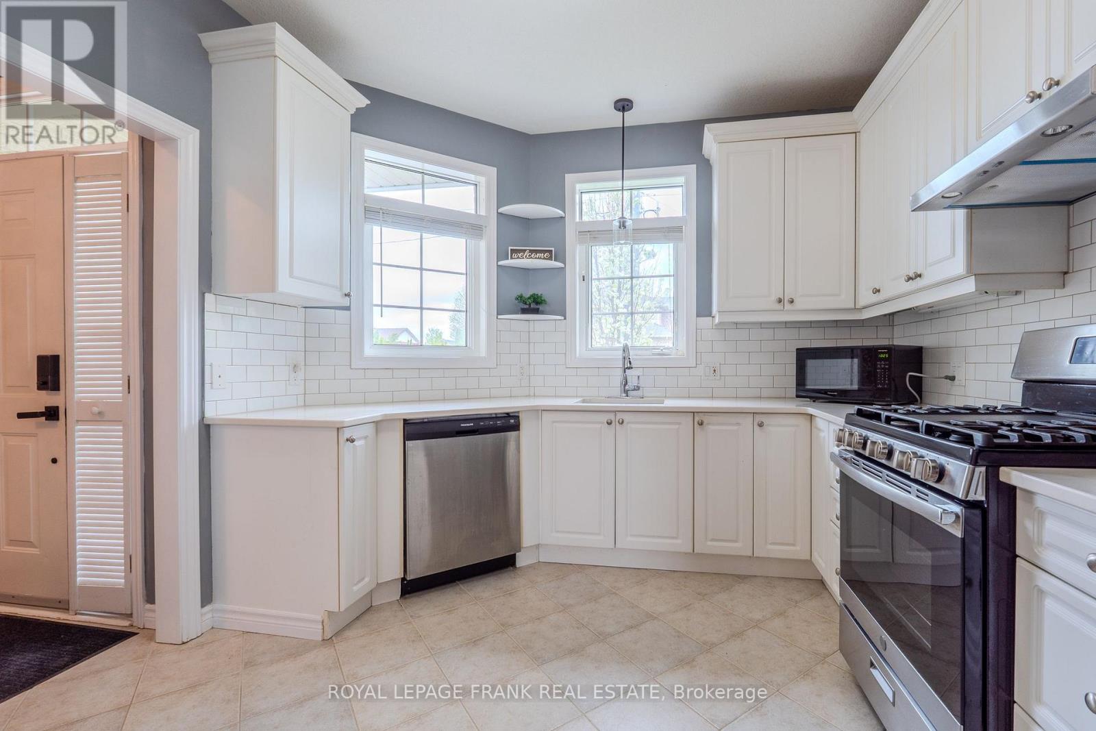 9 Eglington Street, Kawartha Lakes (Lindsay), Ontario  K9V 6K6 - Photo 7 - X12147941