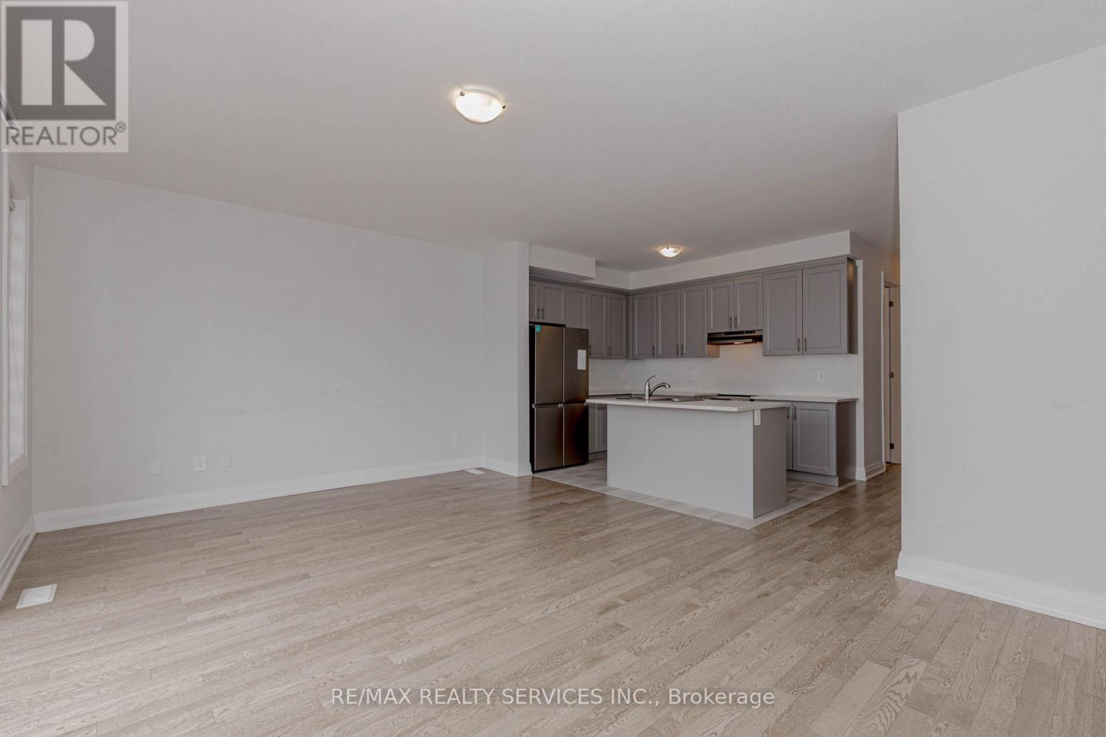 141 St Joseph Road, Kawartha Lakes (Lindsay), Ontario  K9V 0R8 - Photo 2 - X12147675