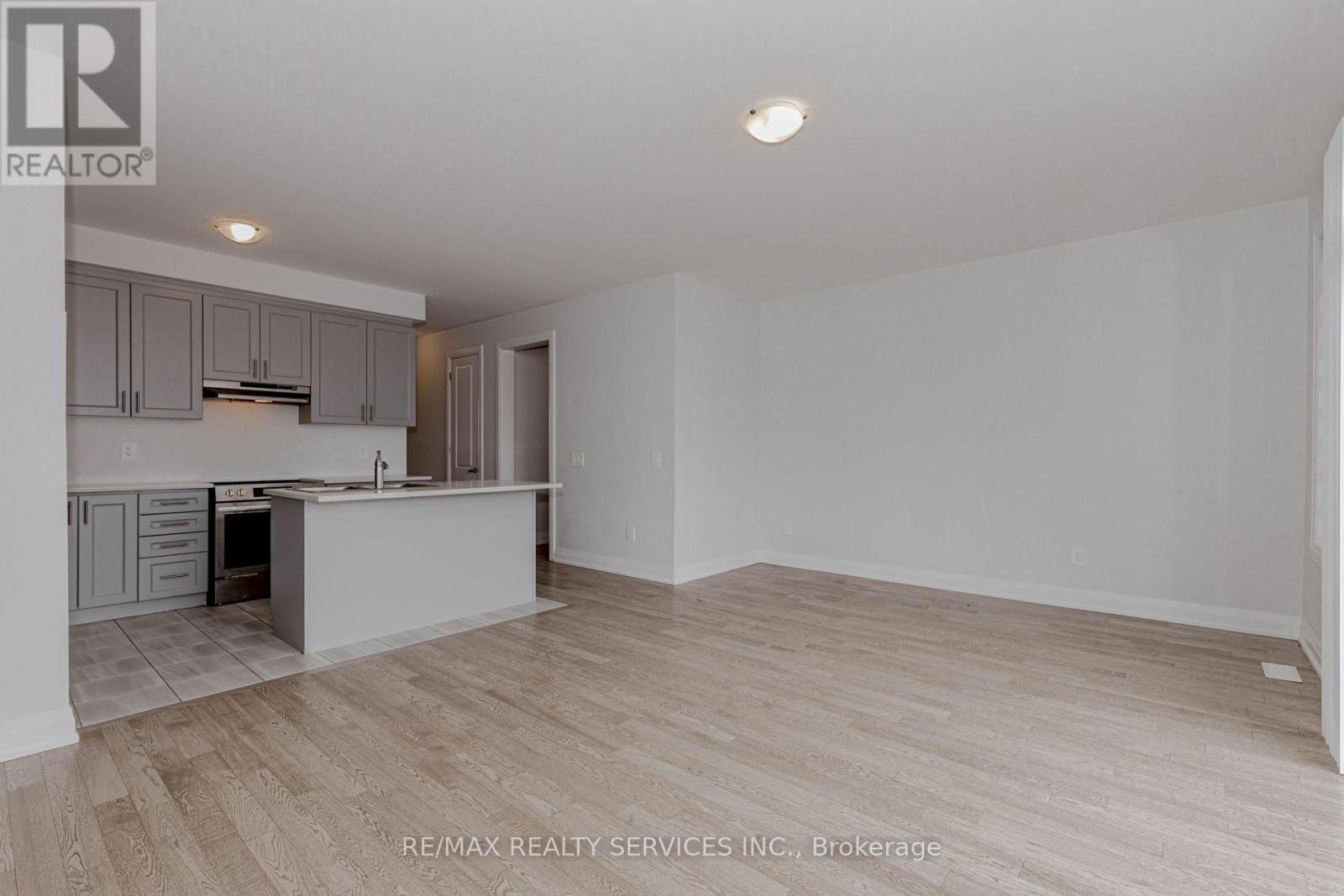 141 St Joseph Road, Kawartha Lakes (Lindsay), Ontario  K9V 0R8 - Photo 3 - X12147675
