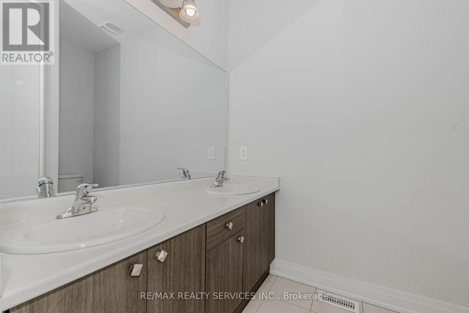141 St Joseph Road, Kawartha Lakes (Lindsay), Ontario  K9V 0R8 - Photo 30 - X12147675