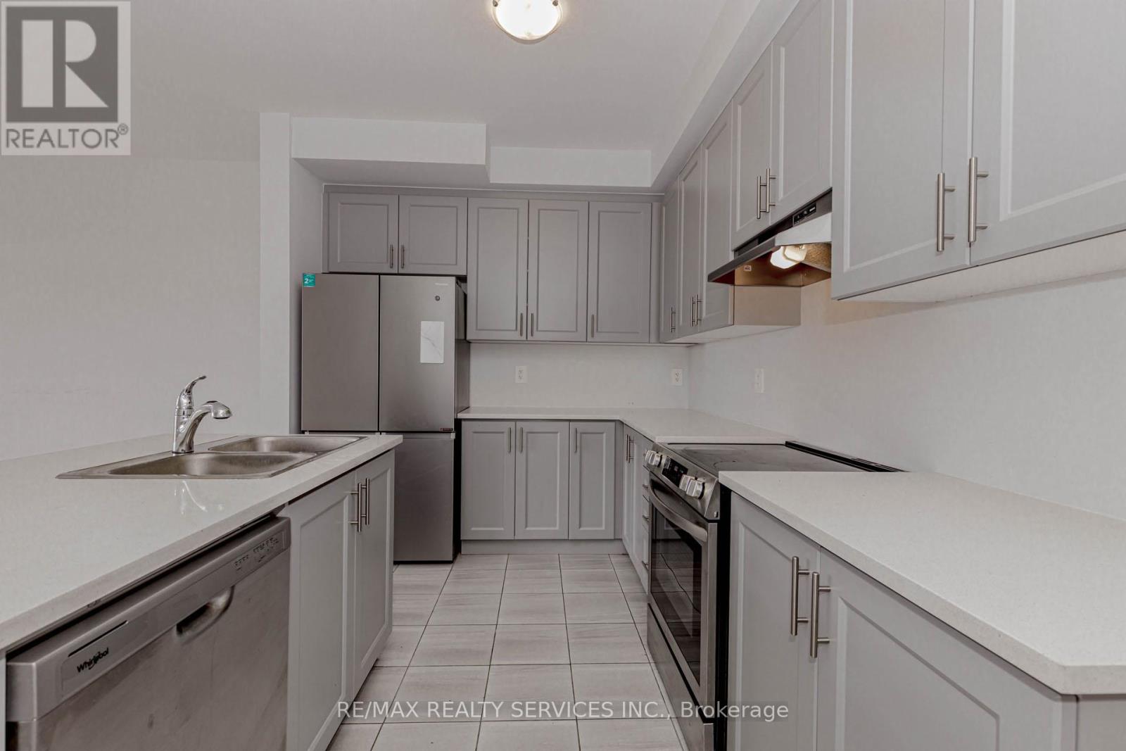 141 St Joseph Road, Kawartha Lakes (Lindsay), Ontario  K9V 0R8 - Photo 8 - X12147675