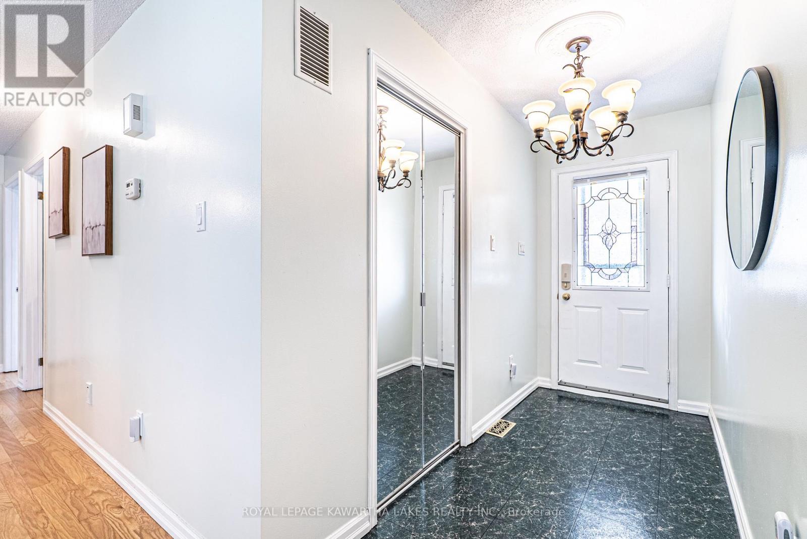 83 Lori Boulevard, Kawartha Lakes (Lindsay), Ontario  K9V 6V7 - Photo 17 - X12147974