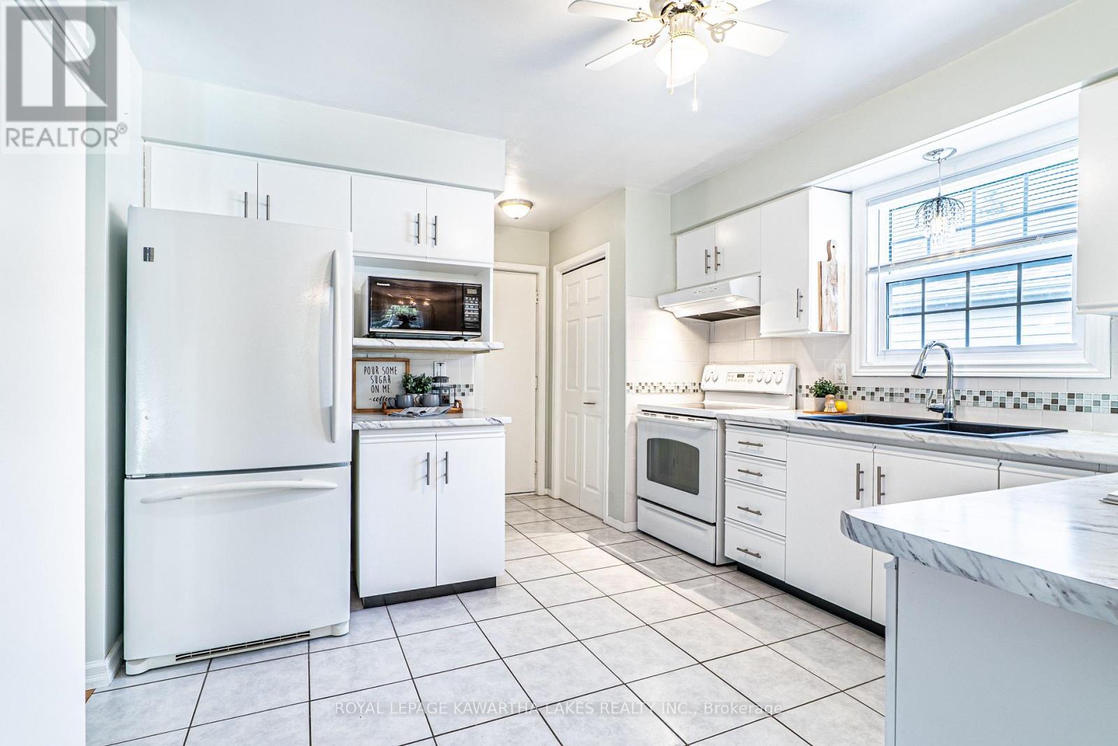 83 Lori Boulevard, Kawartha Lakes (Lindsay), Ontario  K9V 6V7 - Photo 22 - X12147974