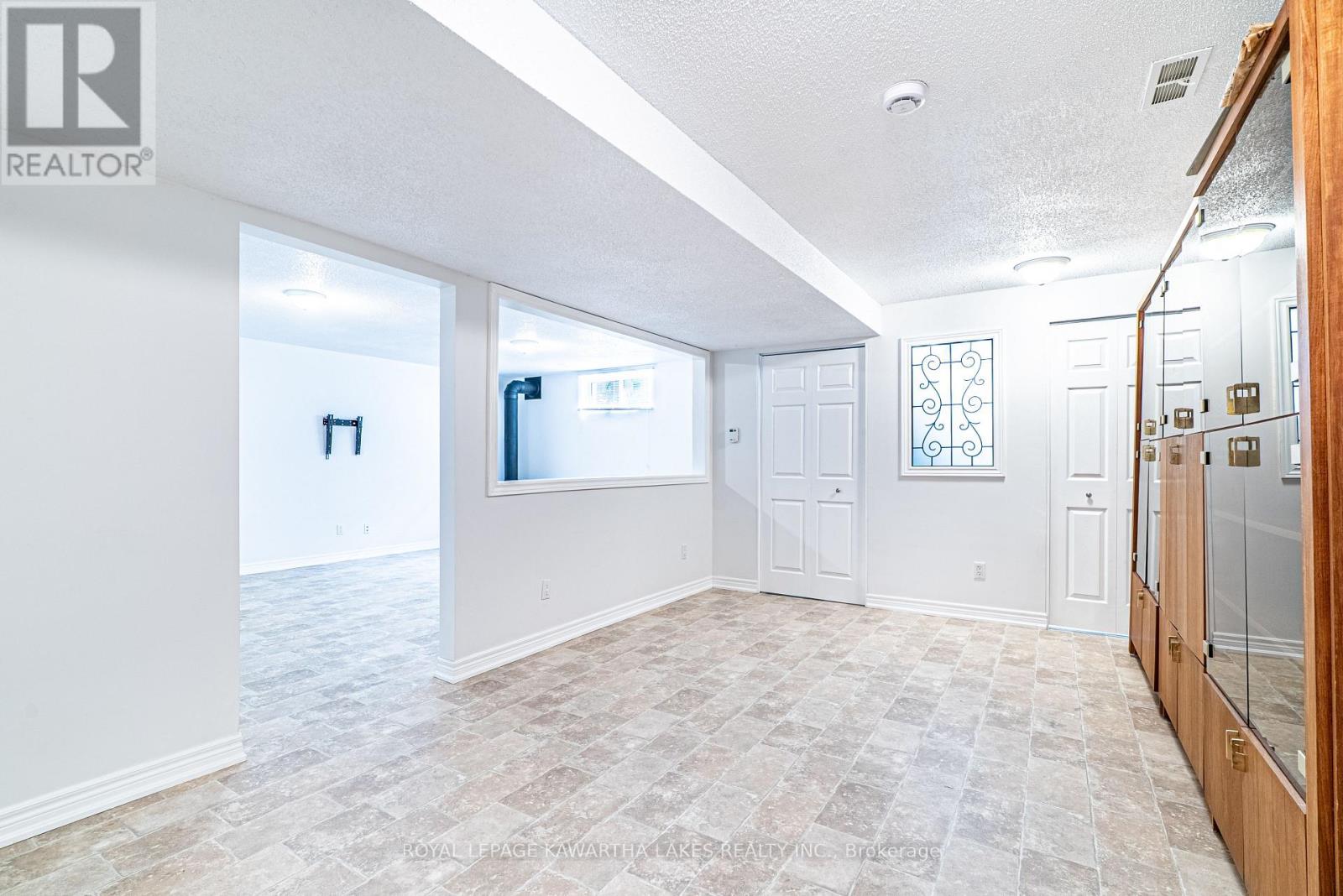 83 Lori Boulevard, Kawartha Lakes (Lindsay), Ontario  K9V 6V7 - Photo 27 - X12147974