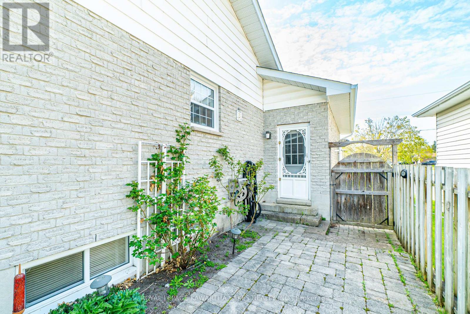 83 Lori Boulevard, Kawartha Lakes (Lindsay), Ontario  K9V 6V7 - Photo 35 - X12147974