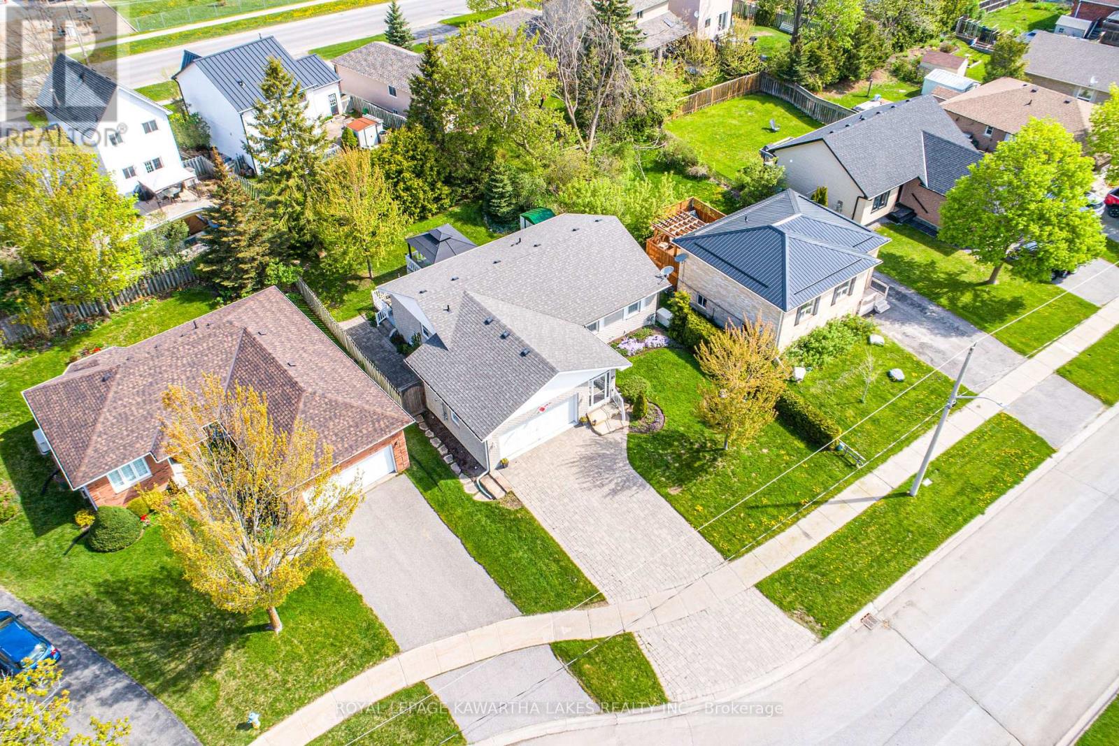 83 Lori Boulevard, Kawartha Lakes (Lindsay), Ontario  K9V 6V7 - Photo 4 - X12147974