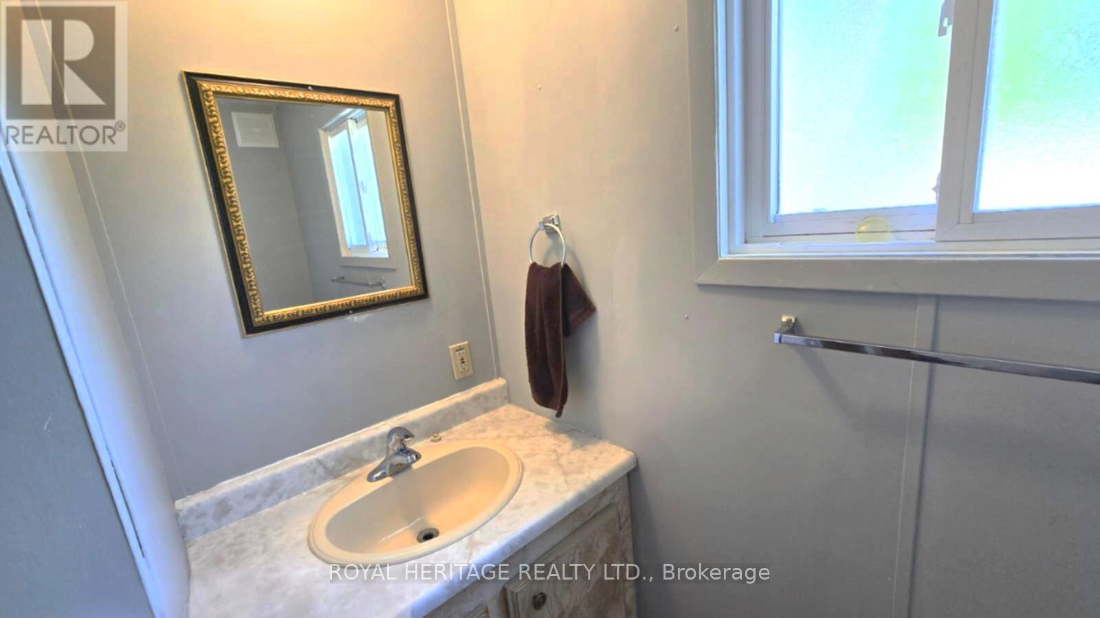 19 Park Street, Kawartha Lakes (Fenelon), Ontario  K9V 4R1 - Photo 18 - X12148165