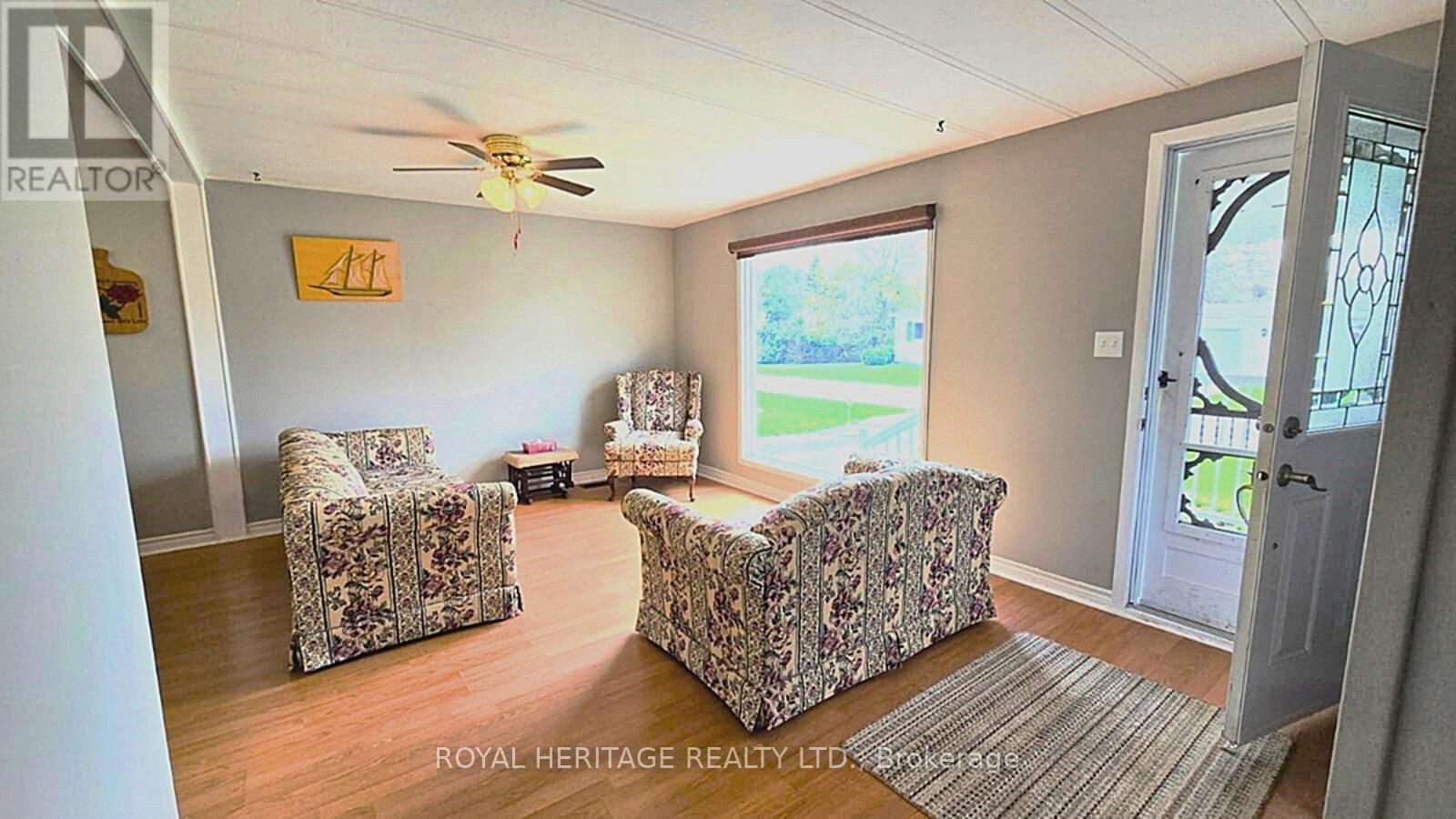 19 Park Street, Kawartha Lakes (Fenelon), Ontario  K9V 4R1 - Photo 3 - X12148165