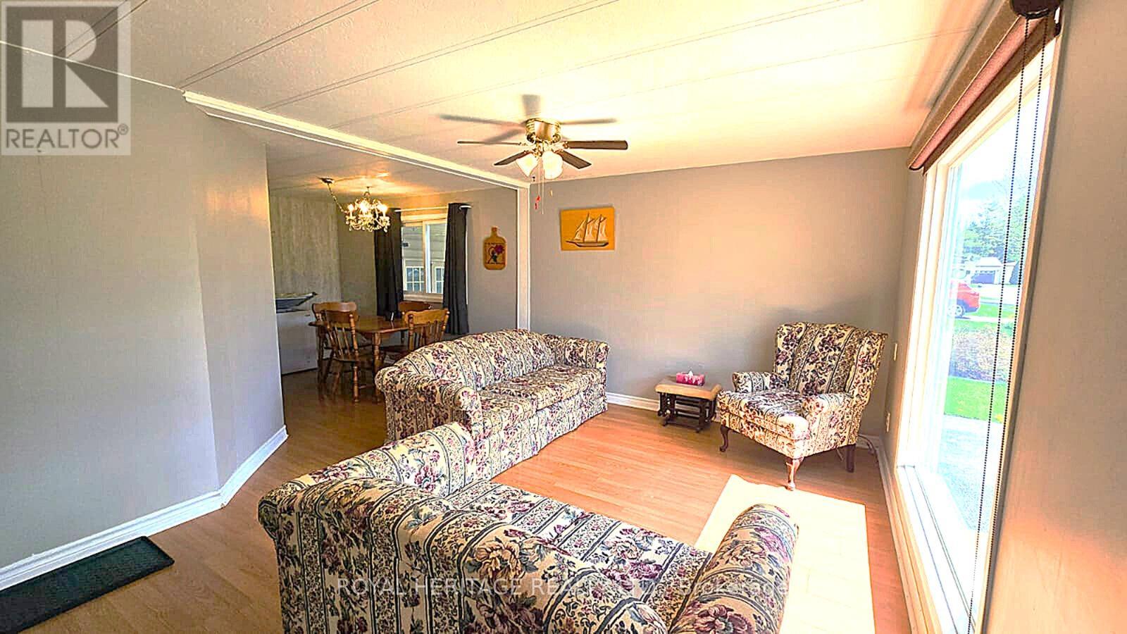 19 Park Street, Kawartha Lakes (Fenelon), Ontario  K9V 4R1 - Photo 5 - X12148165