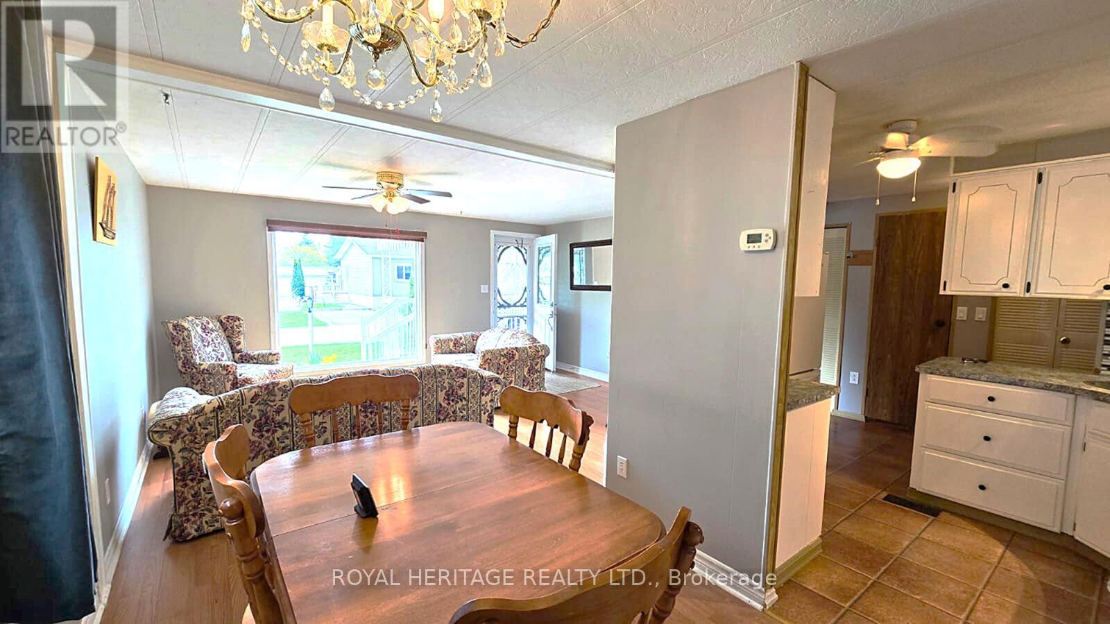 19 Park Street, Kawartha Lakes (Fenelon), Ontario  K9V 4R1 - Photo 7 - X12148165