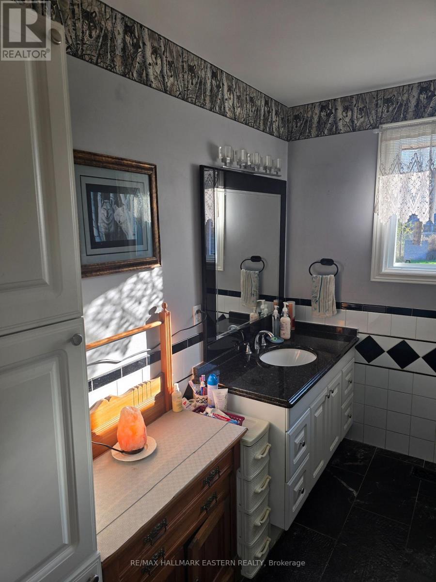 352 Peregrine Road, Selwyn, Ontario  K9J 6X2 - Photo 13 - X12148222