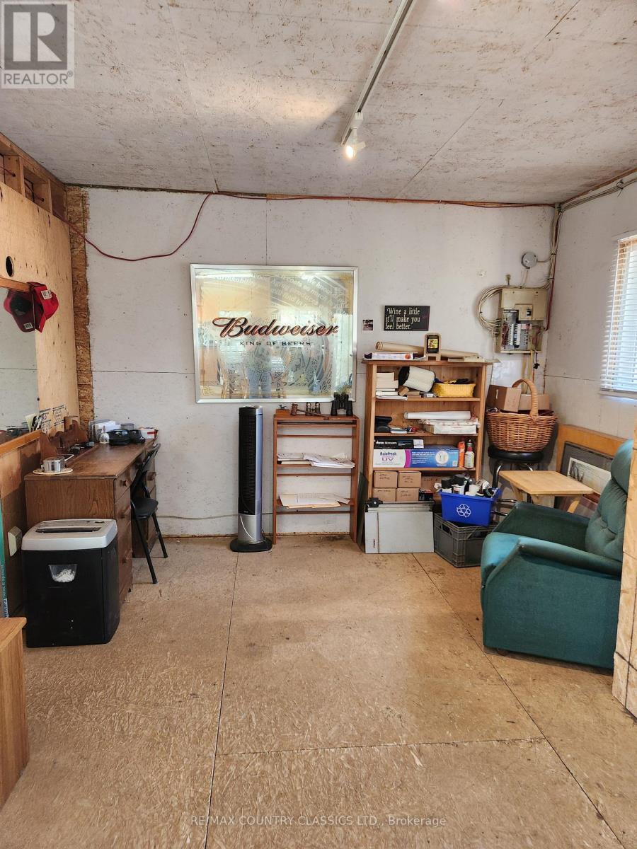 2910 Weslemkoon Lake Road, Tudor & Cashel, Ontario  K0L 1W0 - Photo 5 - X12148524