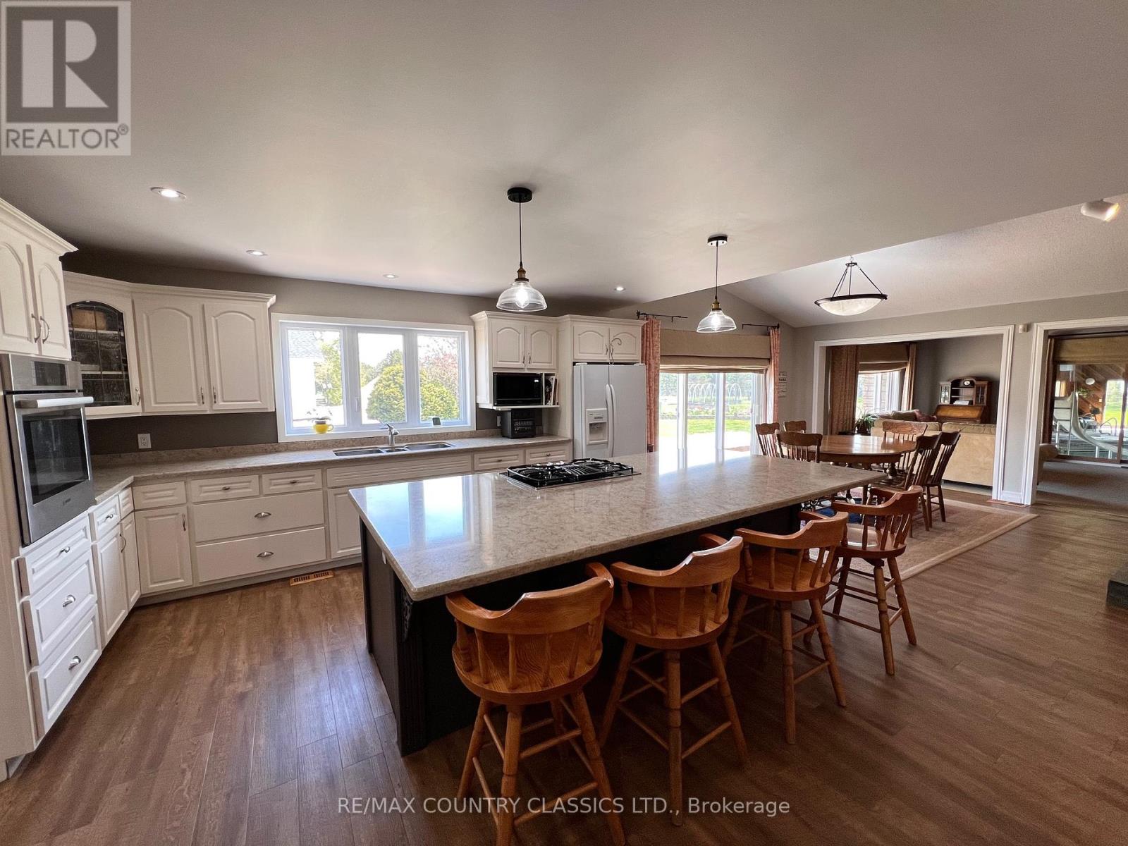 11 Golfview Drive, Bancroft (Bancroft Ward), Ontario  K0L 1C0 - Photo 10 - X12148612