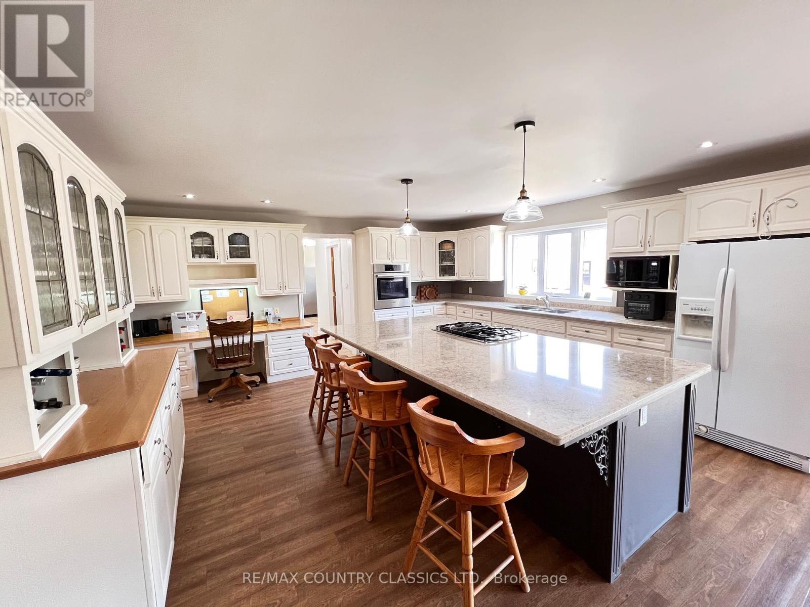 11 Golfview Drive, Bancroft (Bancroft Ward), Ontario  K0L 1C0 - Photo 11 - X12148612