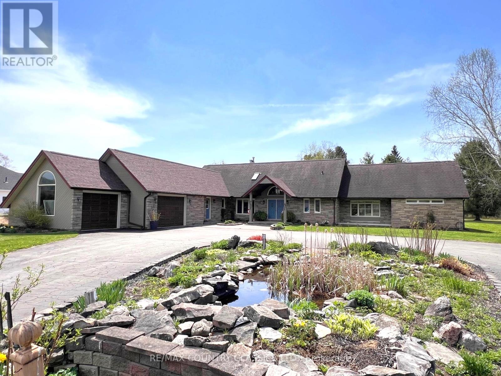 11 Golfview Drive, Bancroft (Bancroft Ward), Ontario  K0L 1C0 - Photo 3 - X12148612
