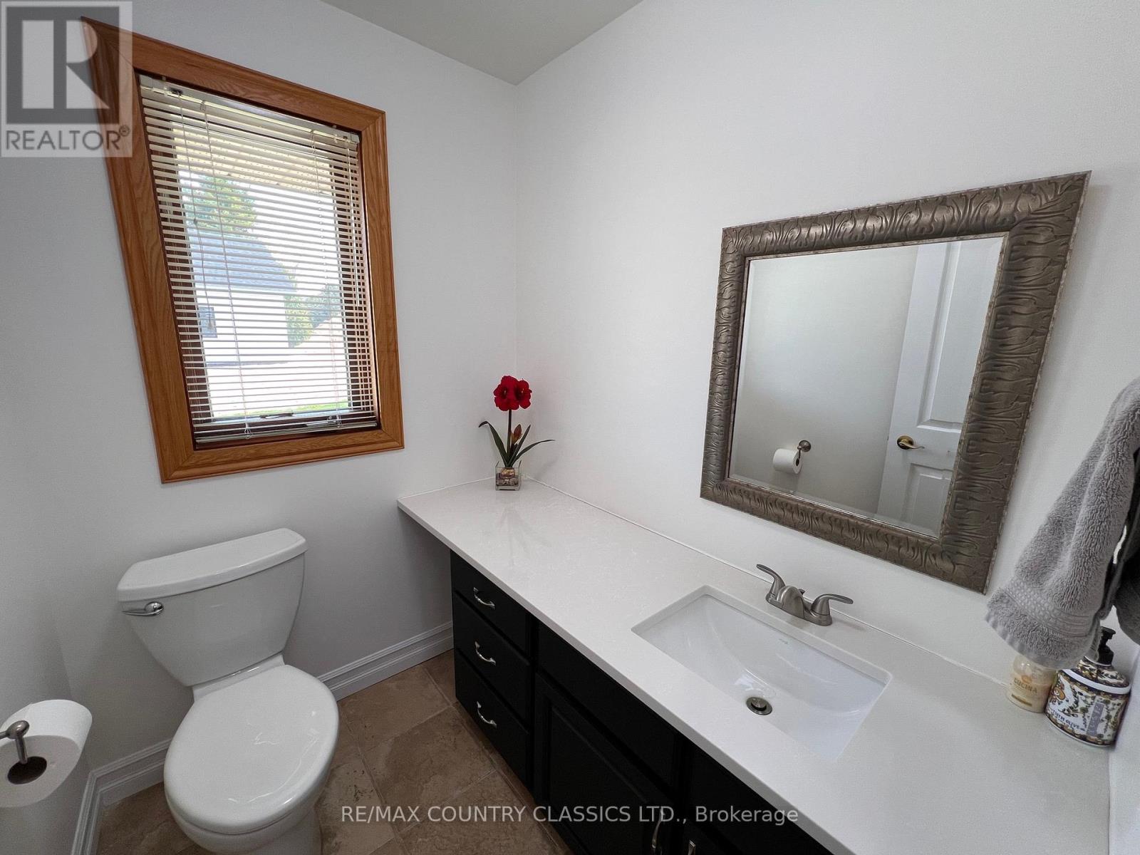 11 Golfview Drive, Bancroft (Bancroft Ward), Ontario  K0L 1C0 - Photo 42 - X12148612