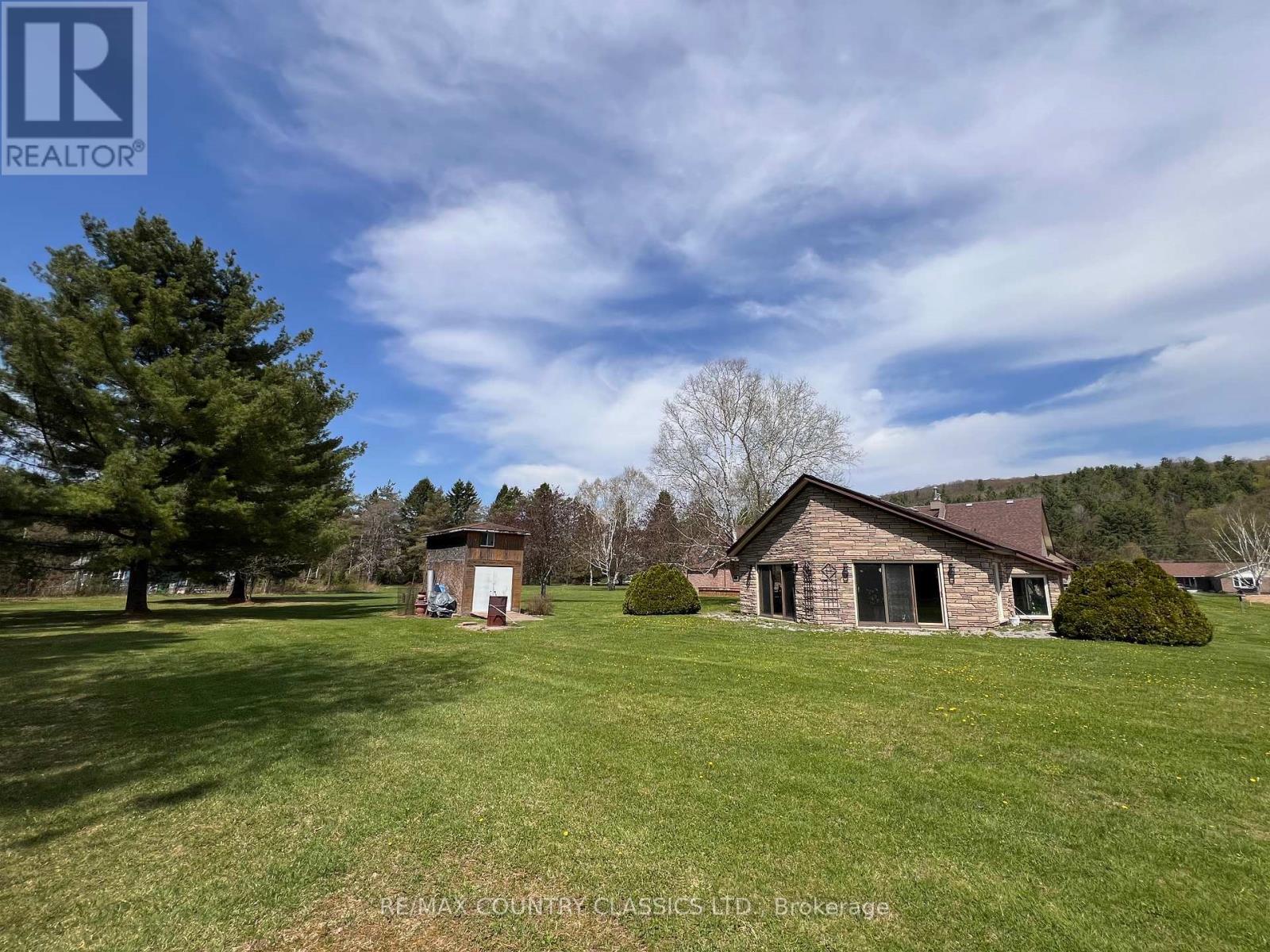11 Golfview Drive, Bancroft (Bancroft Ward), Ontario  K0L 1C0 - Photo 5 - X12148612