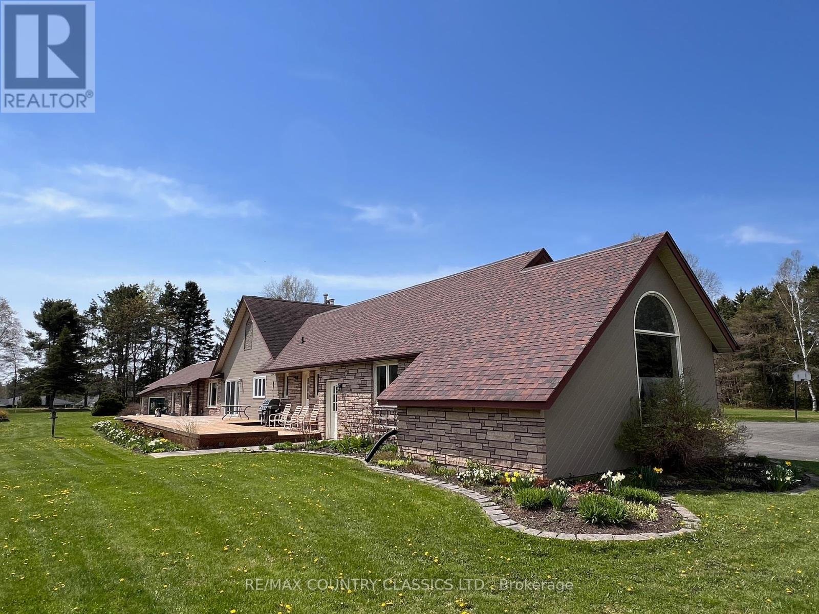 11 Golfview Drive, Bancroft (Bancroft Ward), Ontario  K0L 1C0 - Photo 6 - X12148612