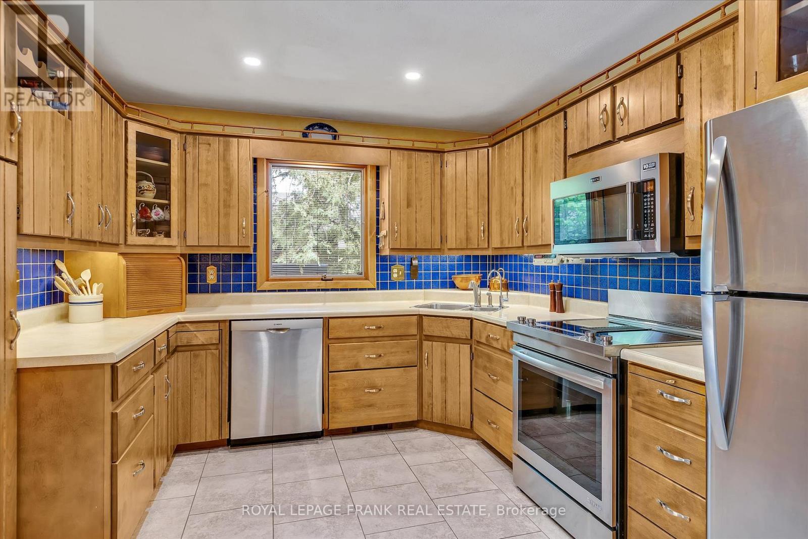 256 Sherin Avenue, Peterborough South (East), Ontario  K9J 1B6 - Photo 10 - X12150415