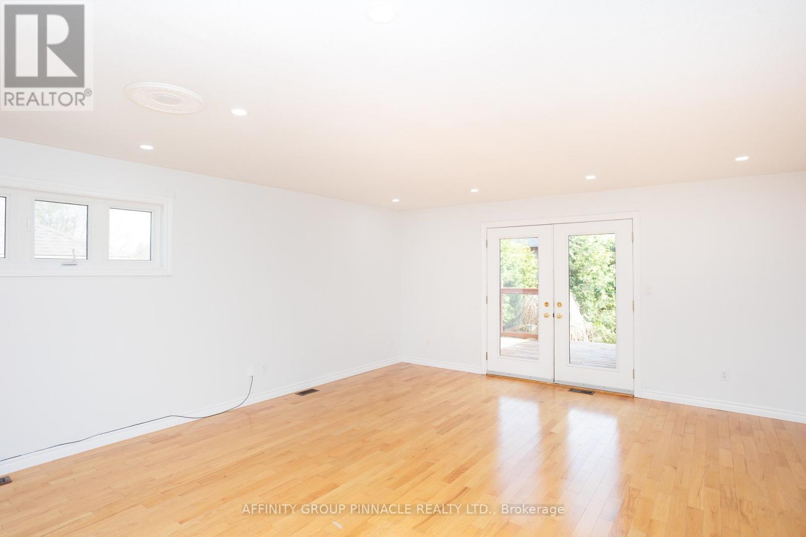 4 Champlain Boulevard, Kawartha Lakes (Lindsay), Ontario  K9V 0H9 - Photo 10 - X12150461