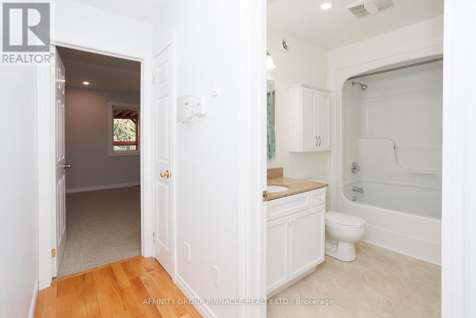4 Champlain Boulevard, Kawartha Lakes (Lindsay), Ontario  K9V 0H9 - Photo 13 - X12150461