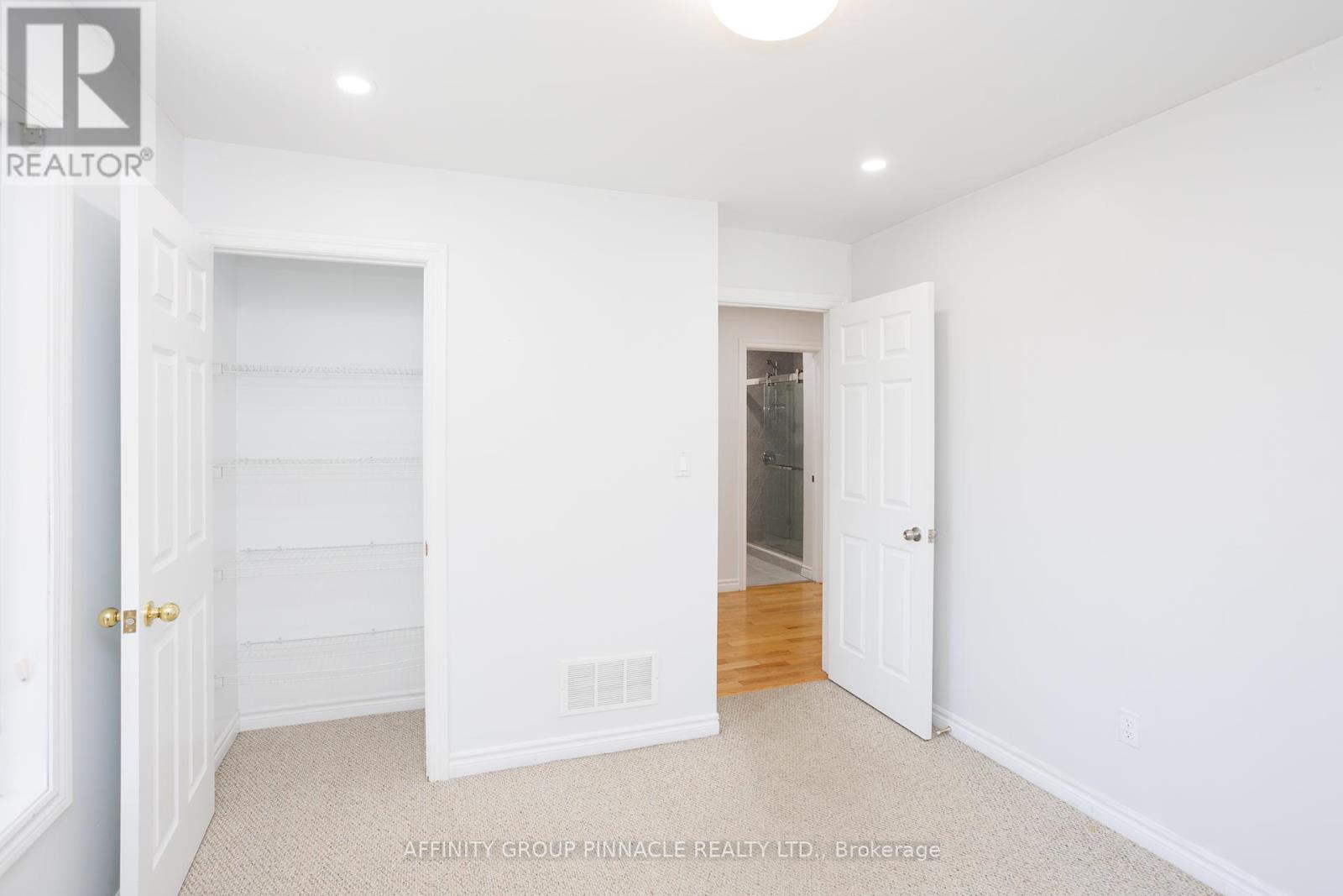 4 Champlain Boulevard, Kawartha Lakes (Lindsay), Ontario  K9V 0H9 - Photo 17 - X12150461