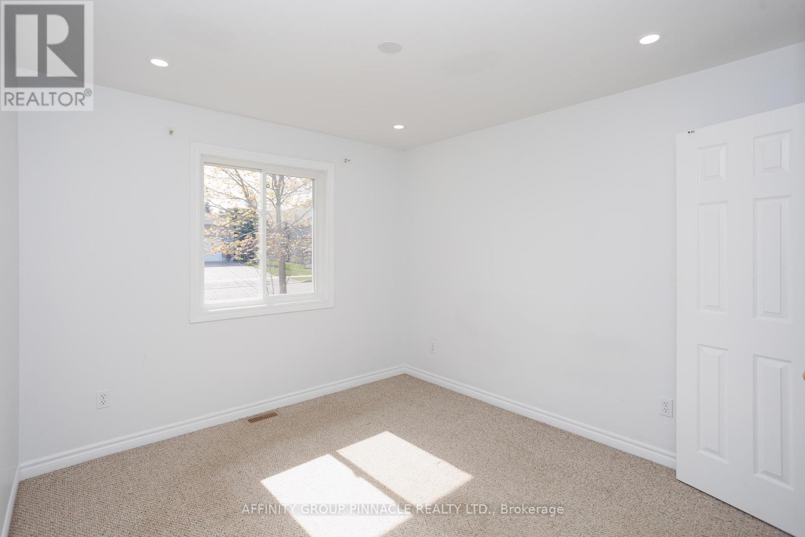 4 Champlain Boulevard, Kawartha Lakes (Lindsay), Ontario  K9V 0H9 - Photo 18 - X12150461