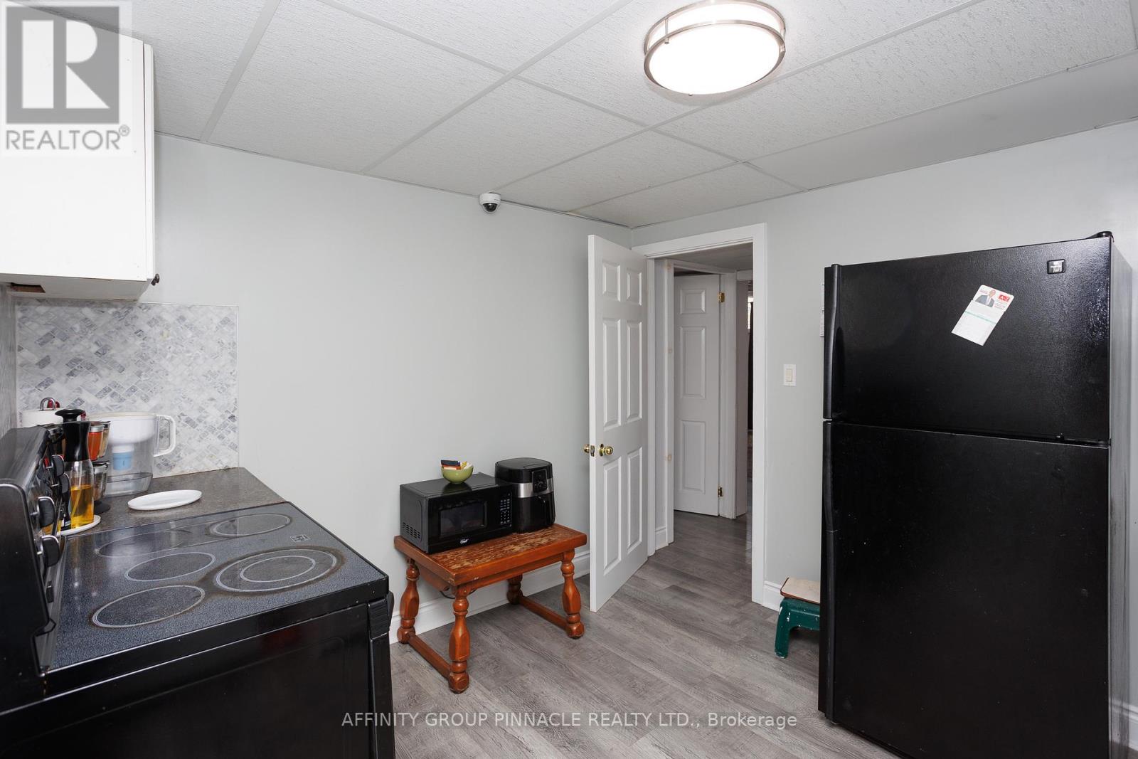 4 Champlain Boulevard, Kawartha Lakes (Lindsay), Ontario  K9V 0H9 - Photo 28 - X12150461