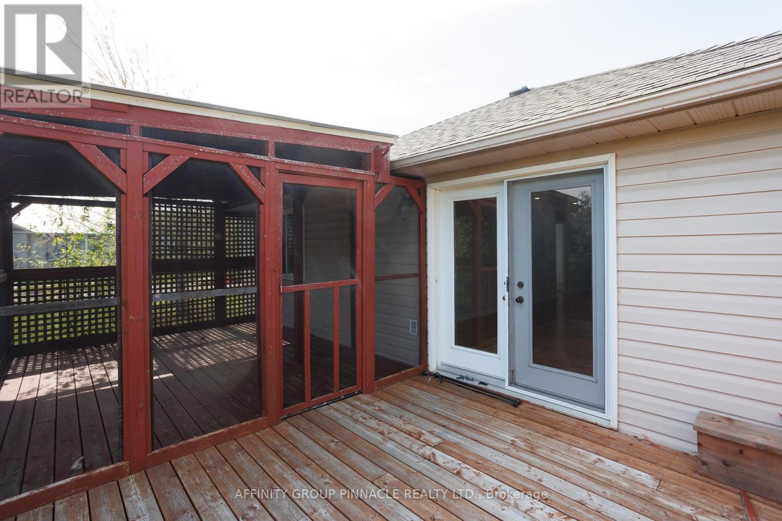 4 Champlain Boulevard, Kawartha Lakes (Lindsay), Ontario  K9V 0H9 - Photo 32 - X12150461