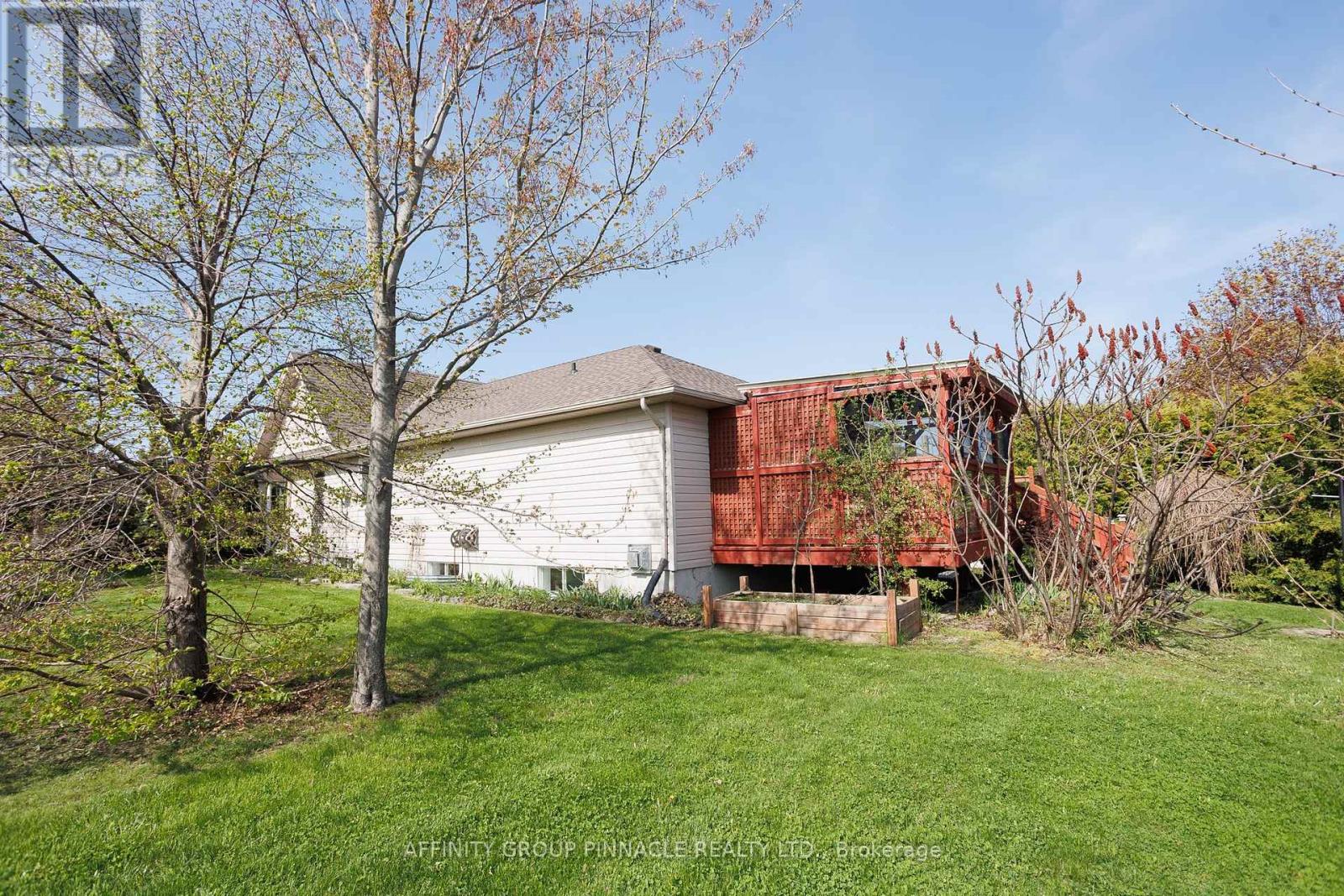 4 Champlain Boulevard, Kawartha Lakes (Lindsay), Ontario  K9V 0H9 - Photo 35 - X12150461