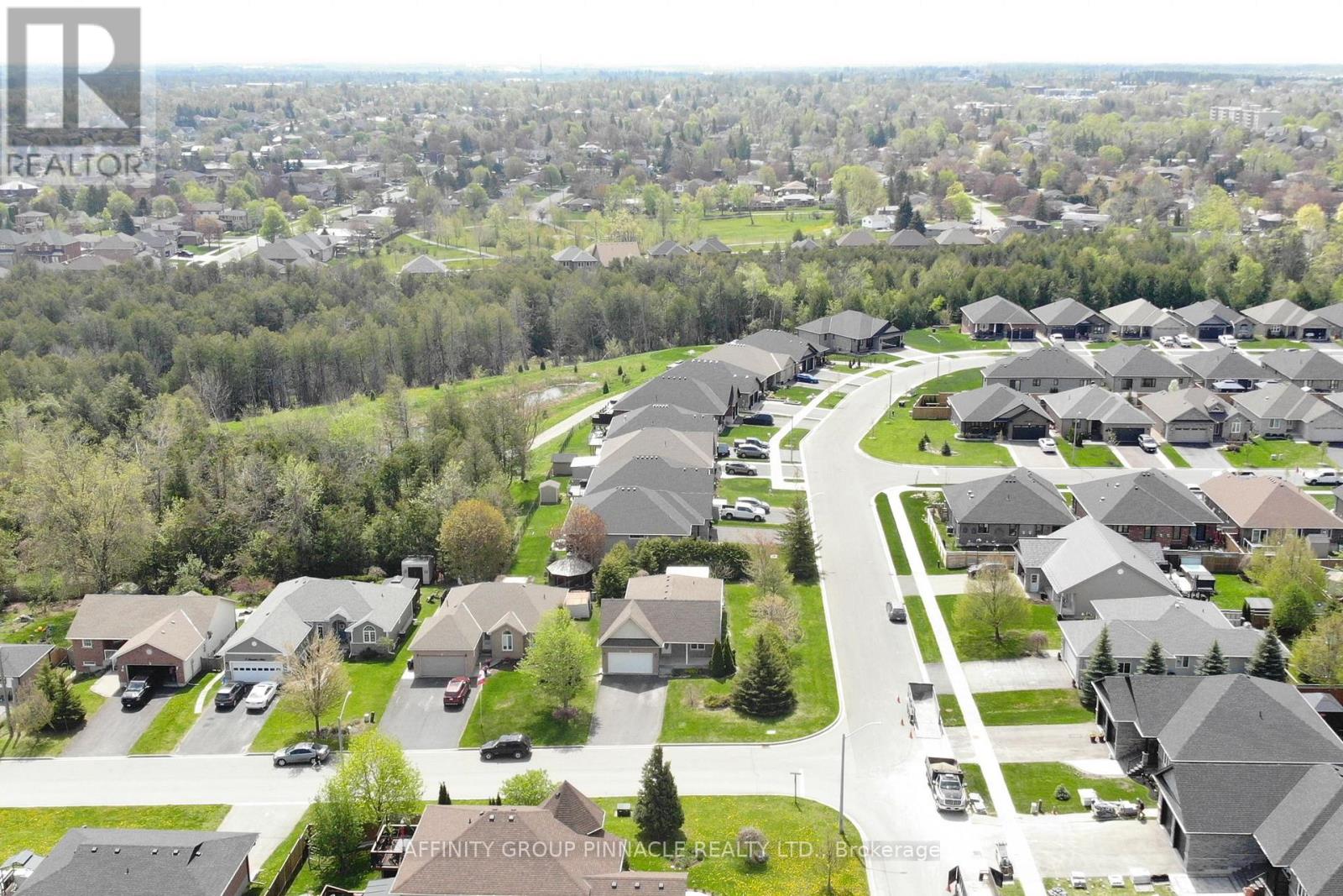 4 Champlain Boulevard, Kawartha Lakes (Lindsay), Ontario  K9V 0H9 - Photo 36 - X12150461