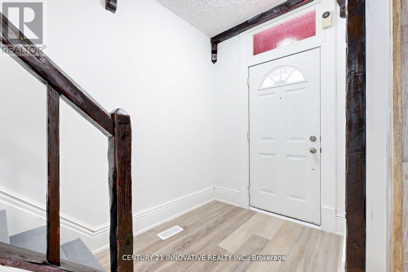 57 Olive Avenue, Peterborough (Downtown), Ontario  K9J 3K0 - Photo 3 - X12150783