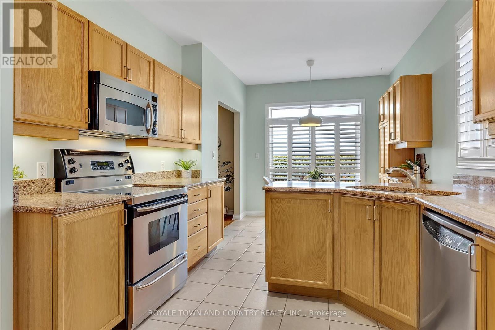 25 Sylvester Drive, Kawartha Lakes (Lindsay), Ontario  K9V 6E7 - Photo 12 - X12151136