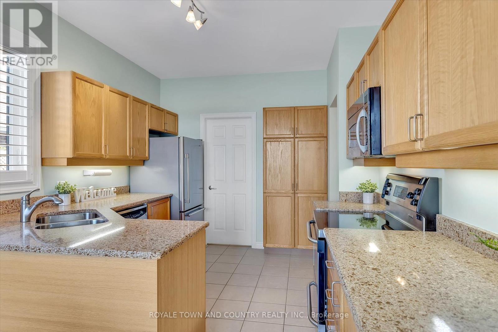 25 Sylvester Drive, Kawartha Lakes (Lindsay), Ontario  K9V 6E7 - Photo 13 - X12151136