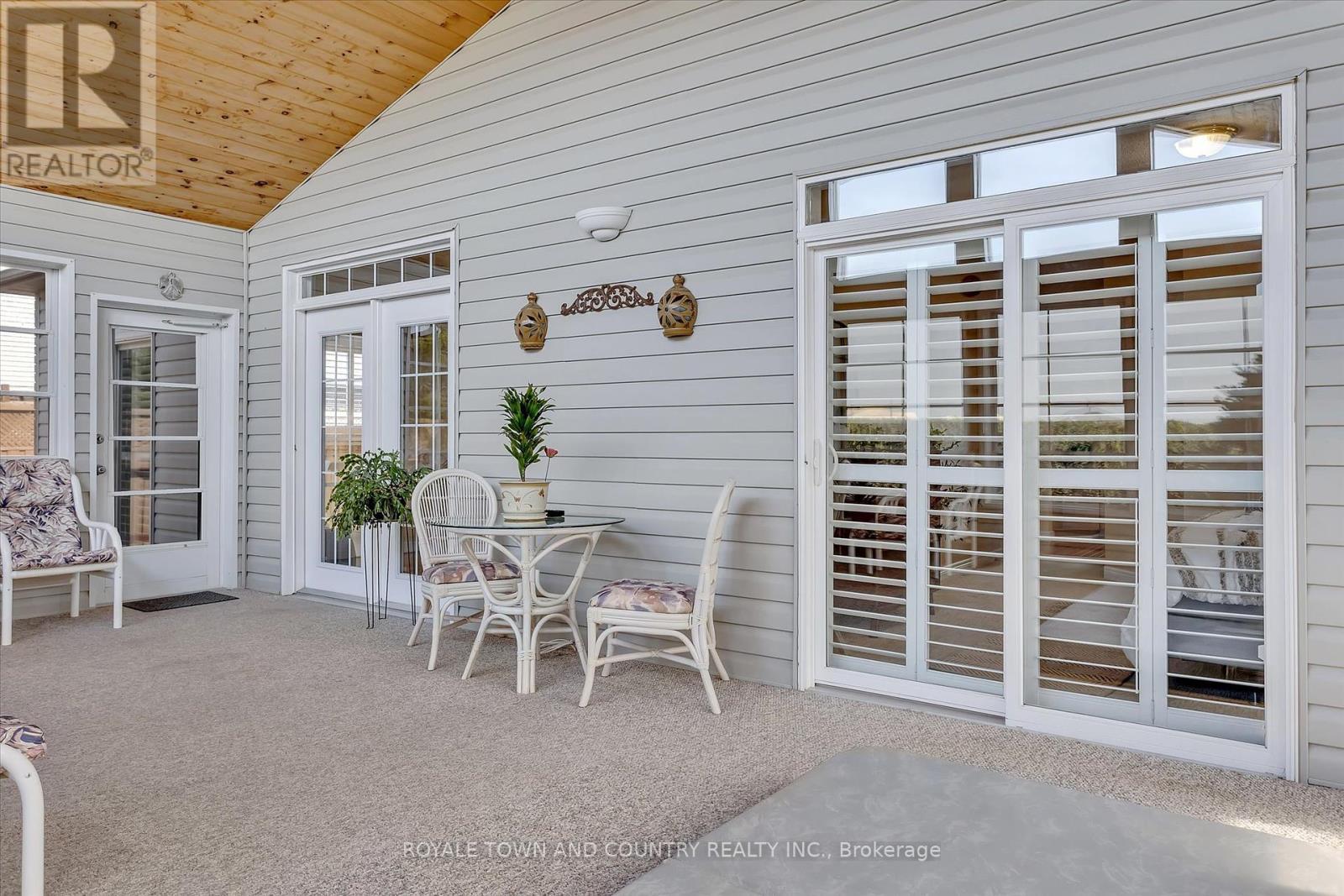 25 Sylvester Drive, Kawartha Lakes (Lindsay), Ontario  K9V 6E7 - Photo 18 - X12151136