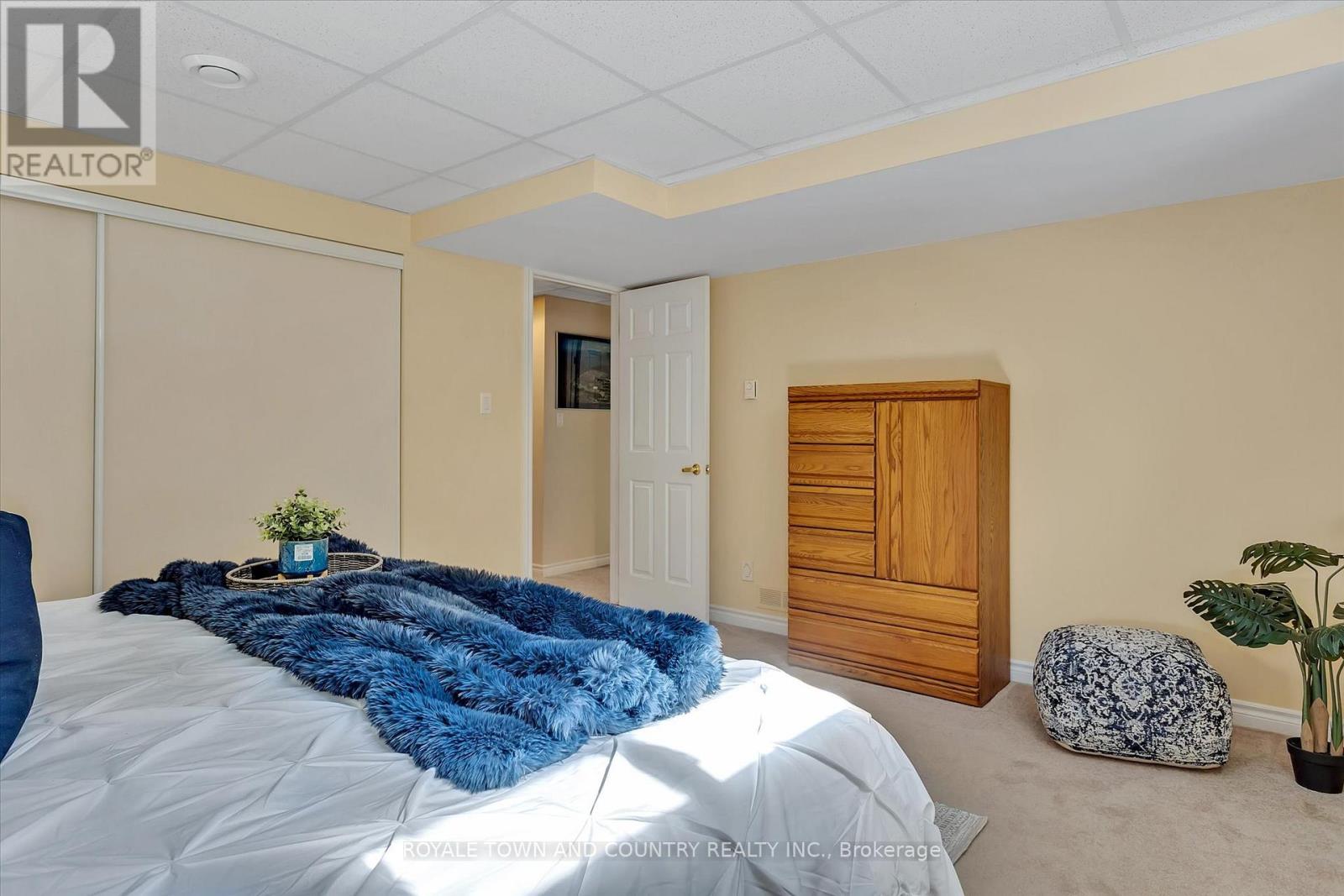 25 Sylvester Drive, Kawartha Lakes (Lindsay), Ontario  K9V 6E7 - Photo 31 - X12151136