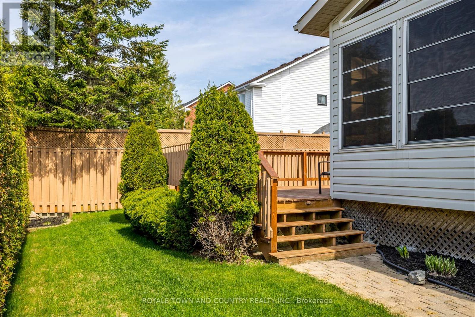 25 Sylvester Drive, Kawartha Lakes (Lindsay), Ontario  K9V 6E7 - Photo 39 - X12151136