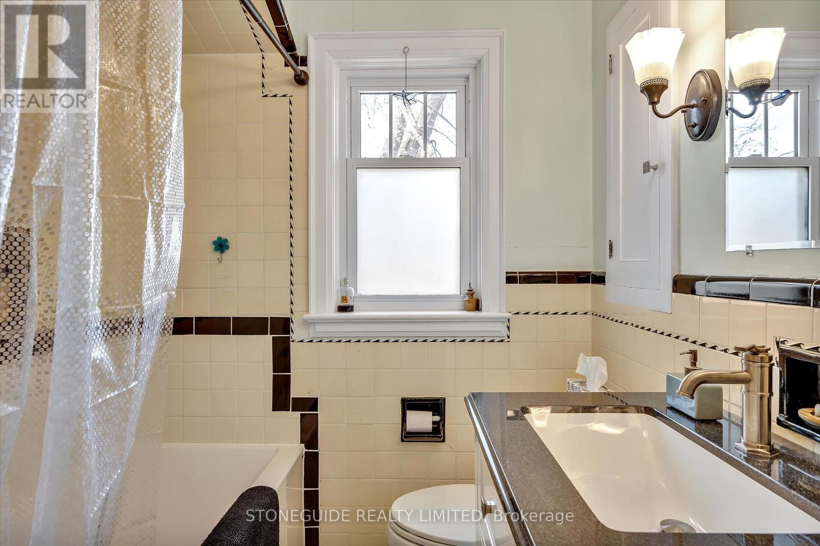 661 Weller Street, Peterborough Central (Old West End), Ontario  K9J 4X1 - Photo 23 - X12151785