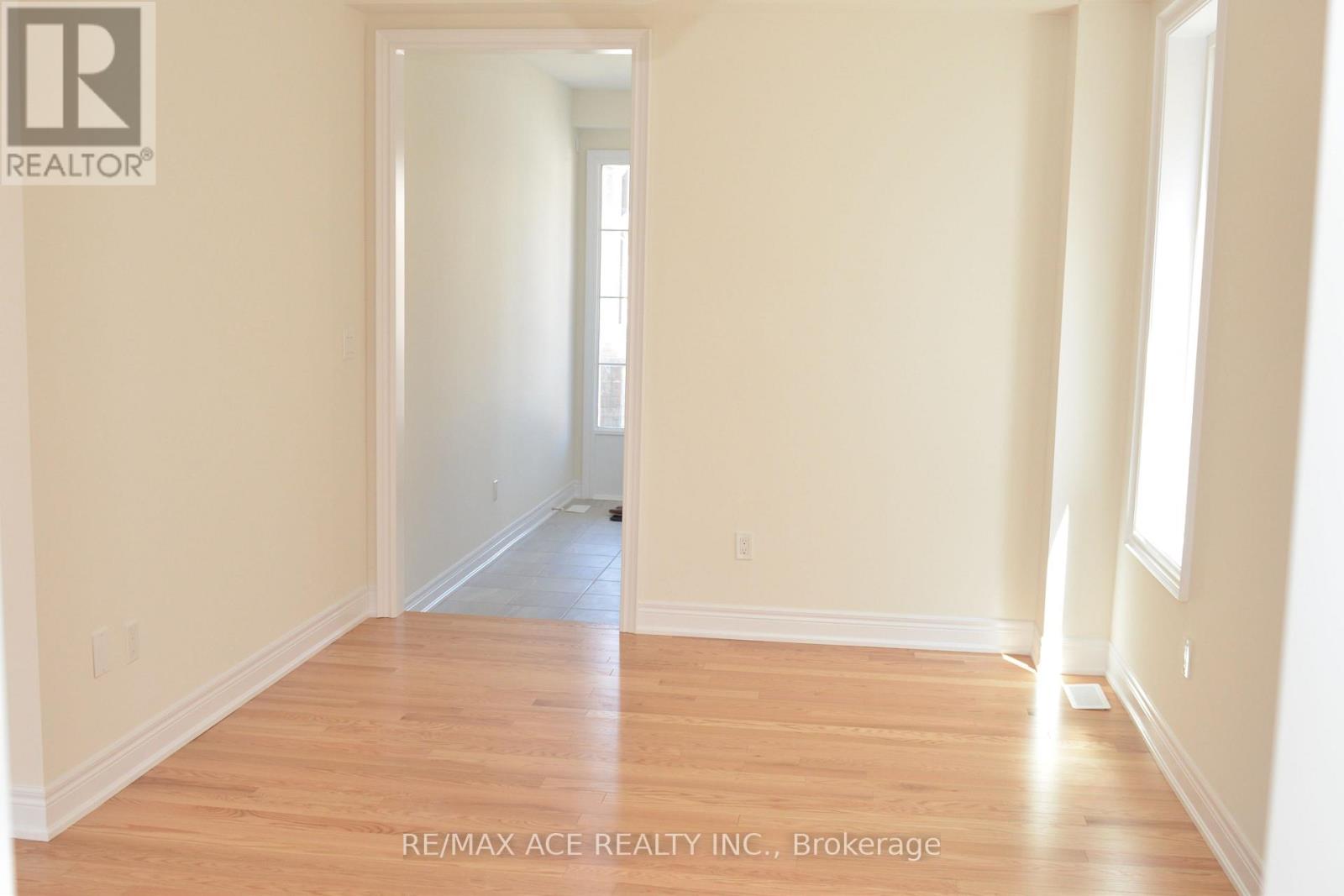22 Rogerson Street, Clarington (Newcastle), Ontario  L1B 0W4 - Photo 5 - E12152509