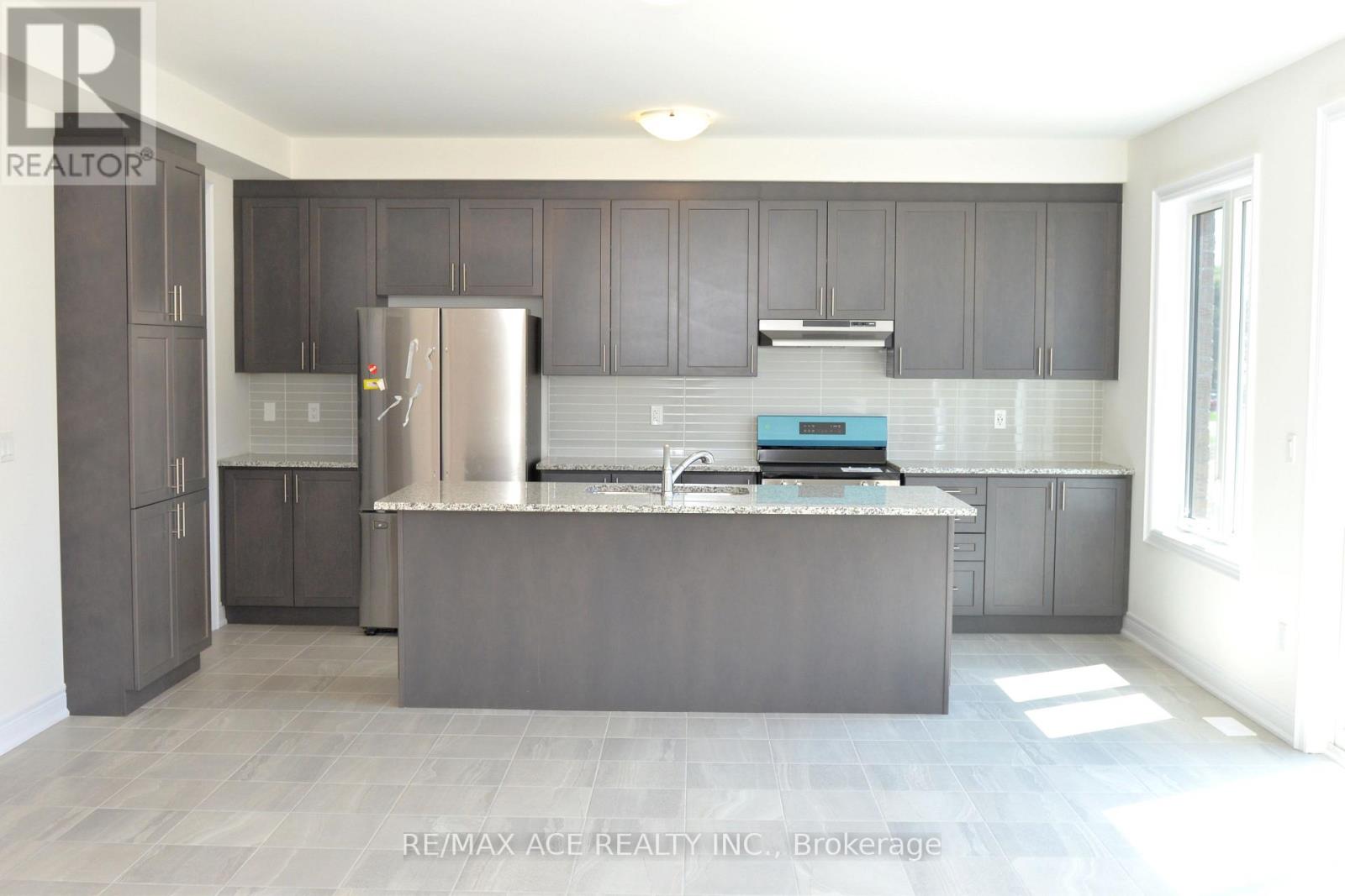 22 Rogerson Street, Clarington (Newcastle), Ontario  L1B 0W4 - Photo 9 - E12152509