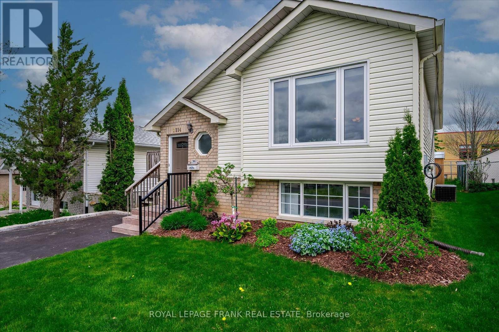 2114 Easthill Drive, Peterborough East (South), Ontario  K9L 1Y8 - Photo 2 - X12153550