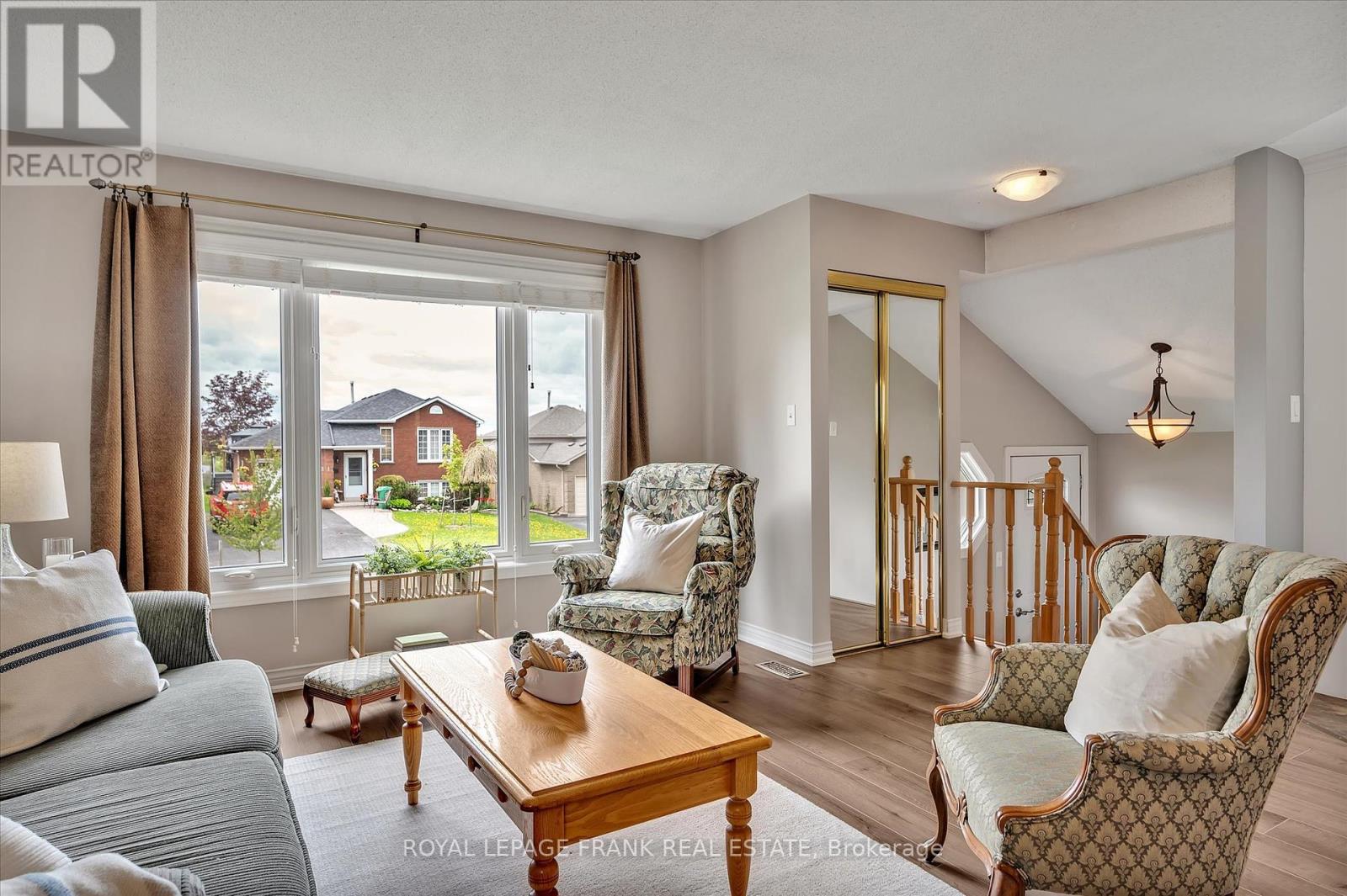 2114 Easthill Drive, Peterborough East (South), Ontario  K9L 1Y8 - Photo 4 - X12153550
