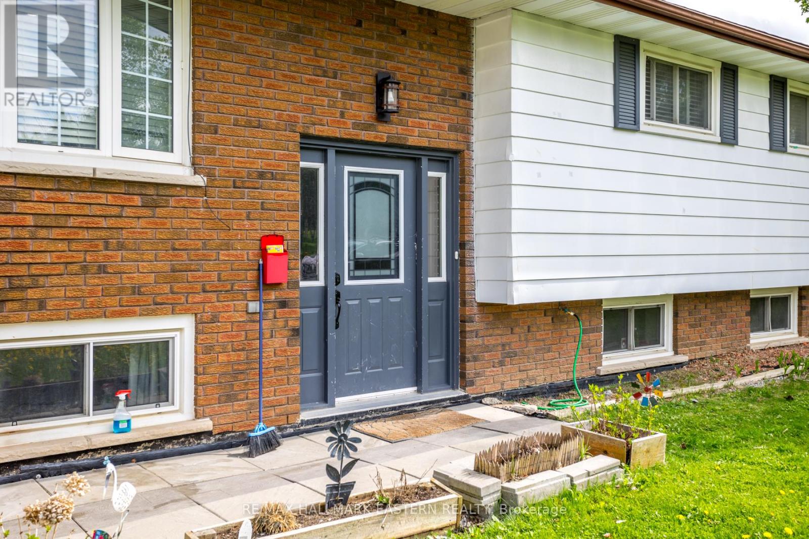 357 Martin Road, Peterborough North (South), Ontario  K9K 1C9 - Photo 4 - X12153588