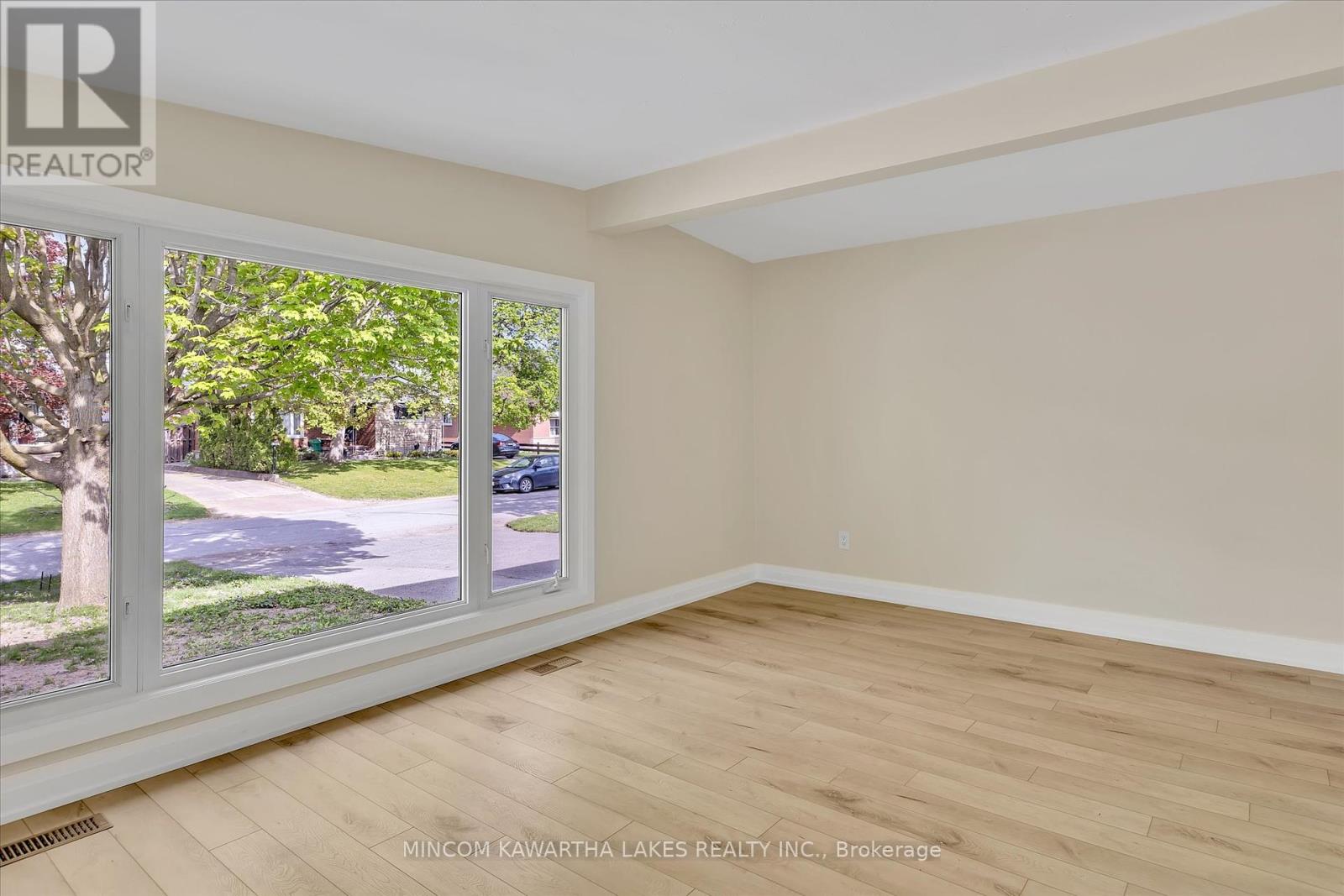 511 Robert Road, Peterborough South (West), Ontario  K9J 5S9 - Photo 10 - X12153682