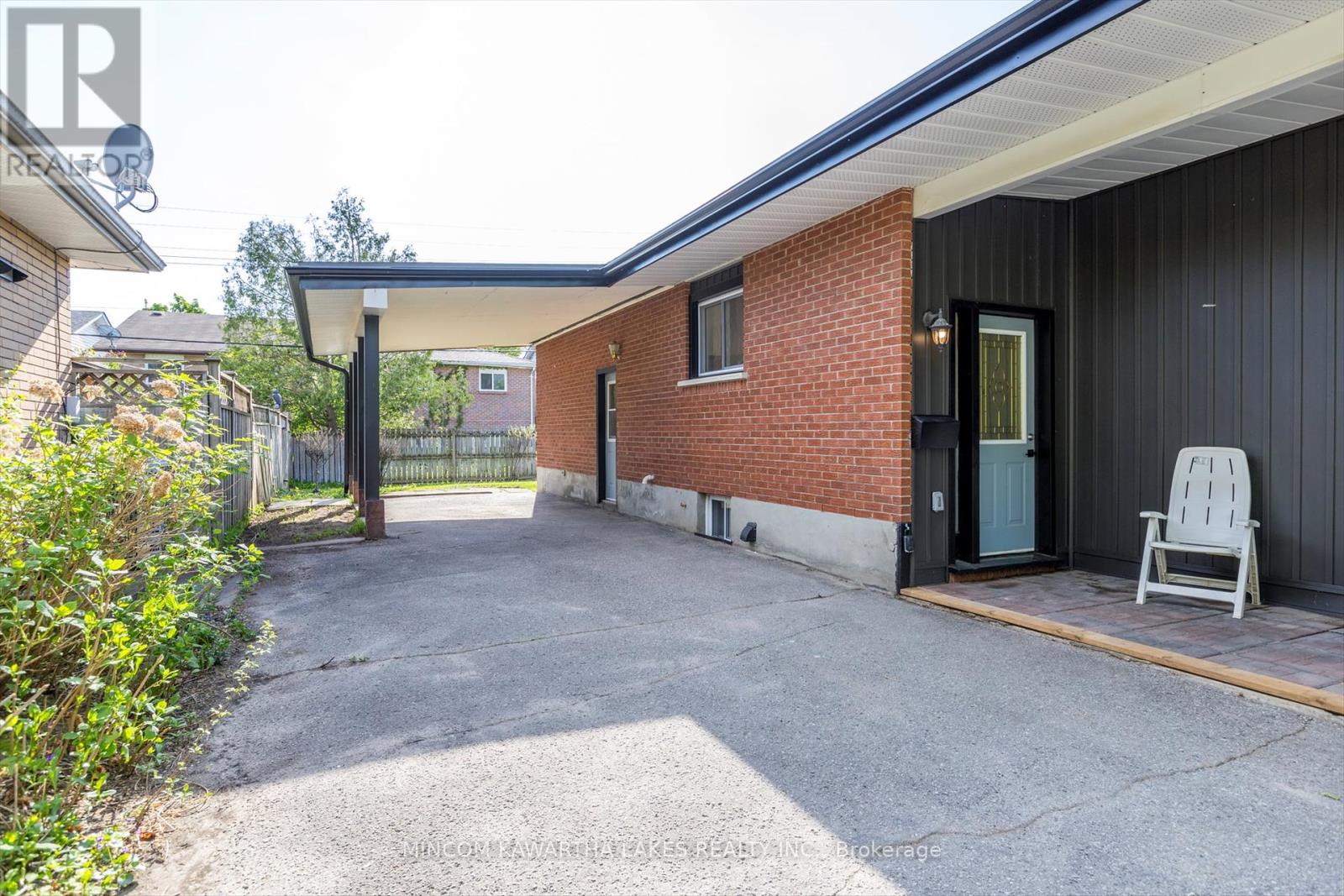 511 Robert Road, Peterborough South (West), Ontario  K9J 5S9 - Photo 6 - X12153682