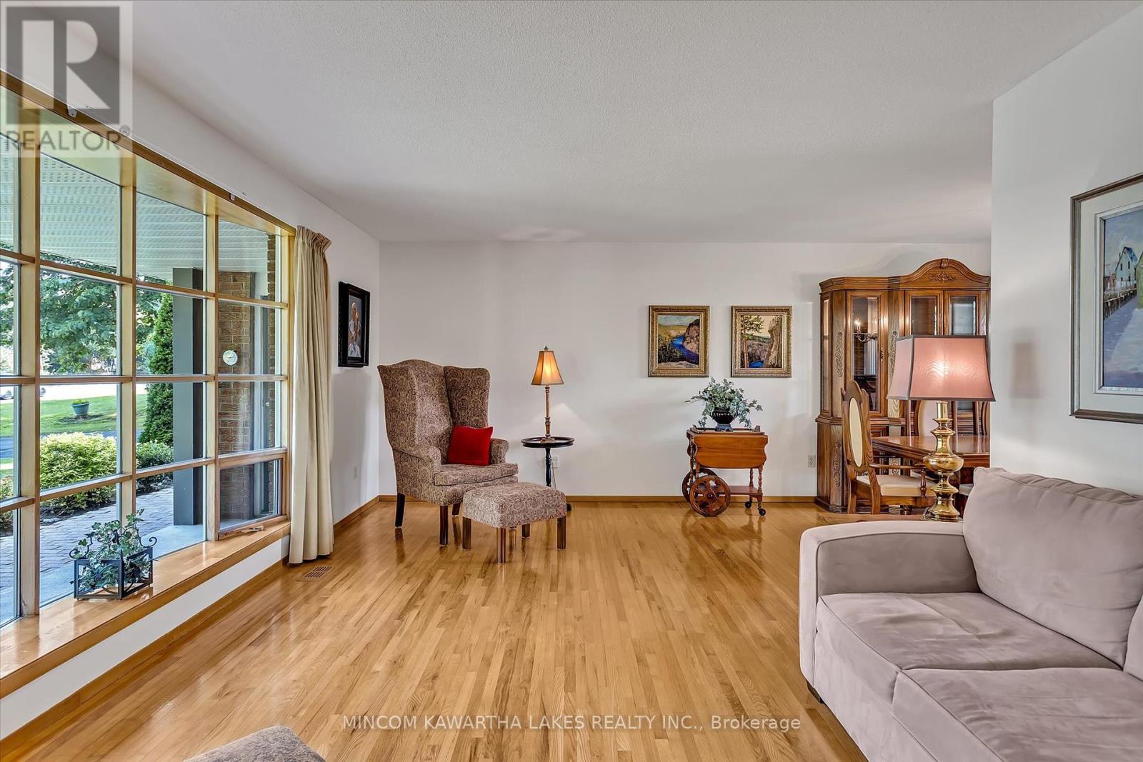 2045 Sherbrooke Street W, Cavan Monaghan (Cavan-Monaghan), Ontario  K9J 6X4 - Photo 6 - X12153709