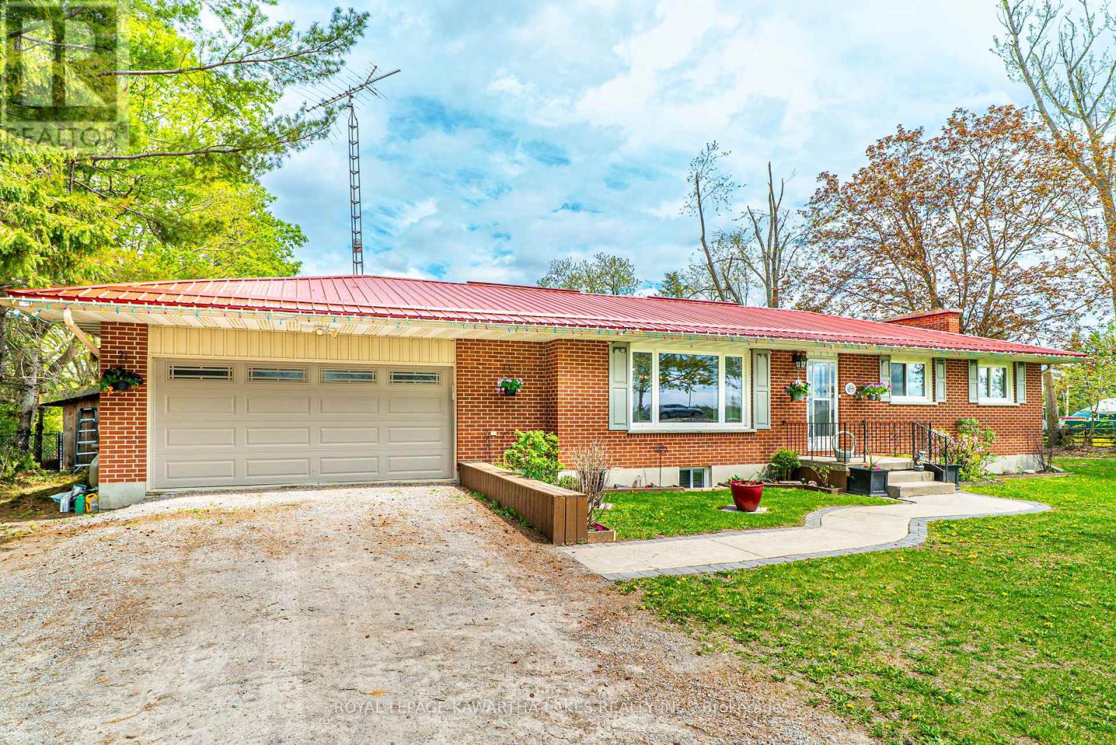 1372 Elm Tree Road, Kawartha Lakes (Lindsay), Ontario  K9V 4R2 - Photo 5 - X12153930