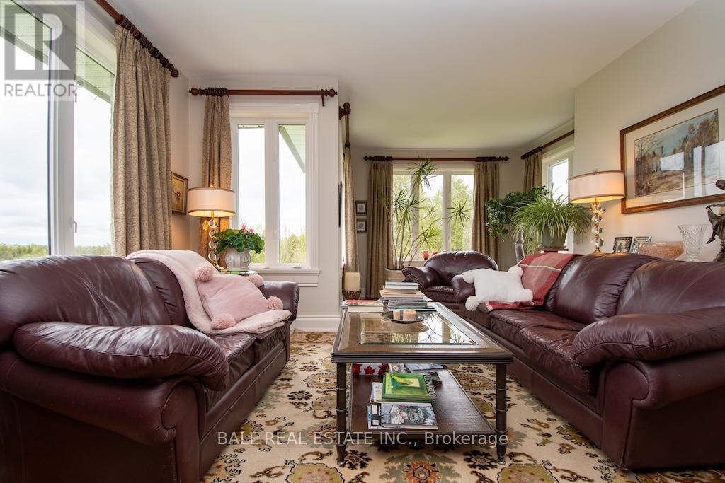 3072 Whites Road, Selwyn, Ontario  K0L 2H0 - Photo 14 - X12154307