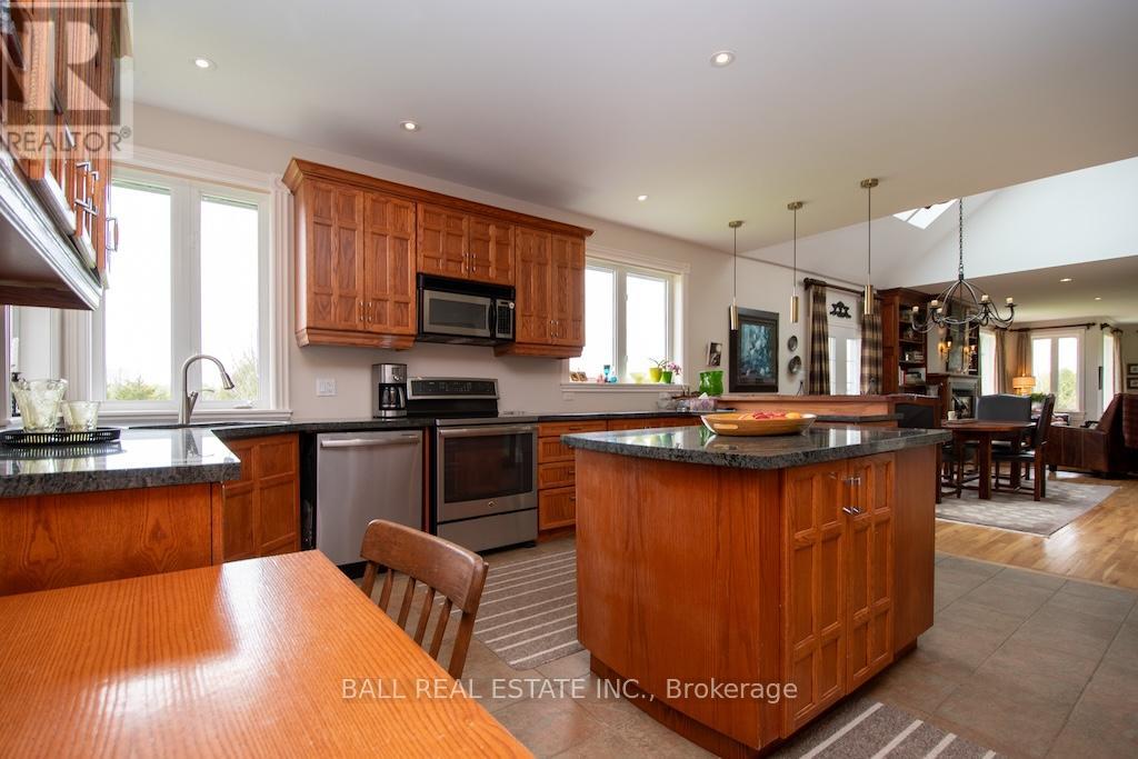 3072 Whites Road, Selwyn, Ontario  K0L 2H0 - Photo 22 - X12154307